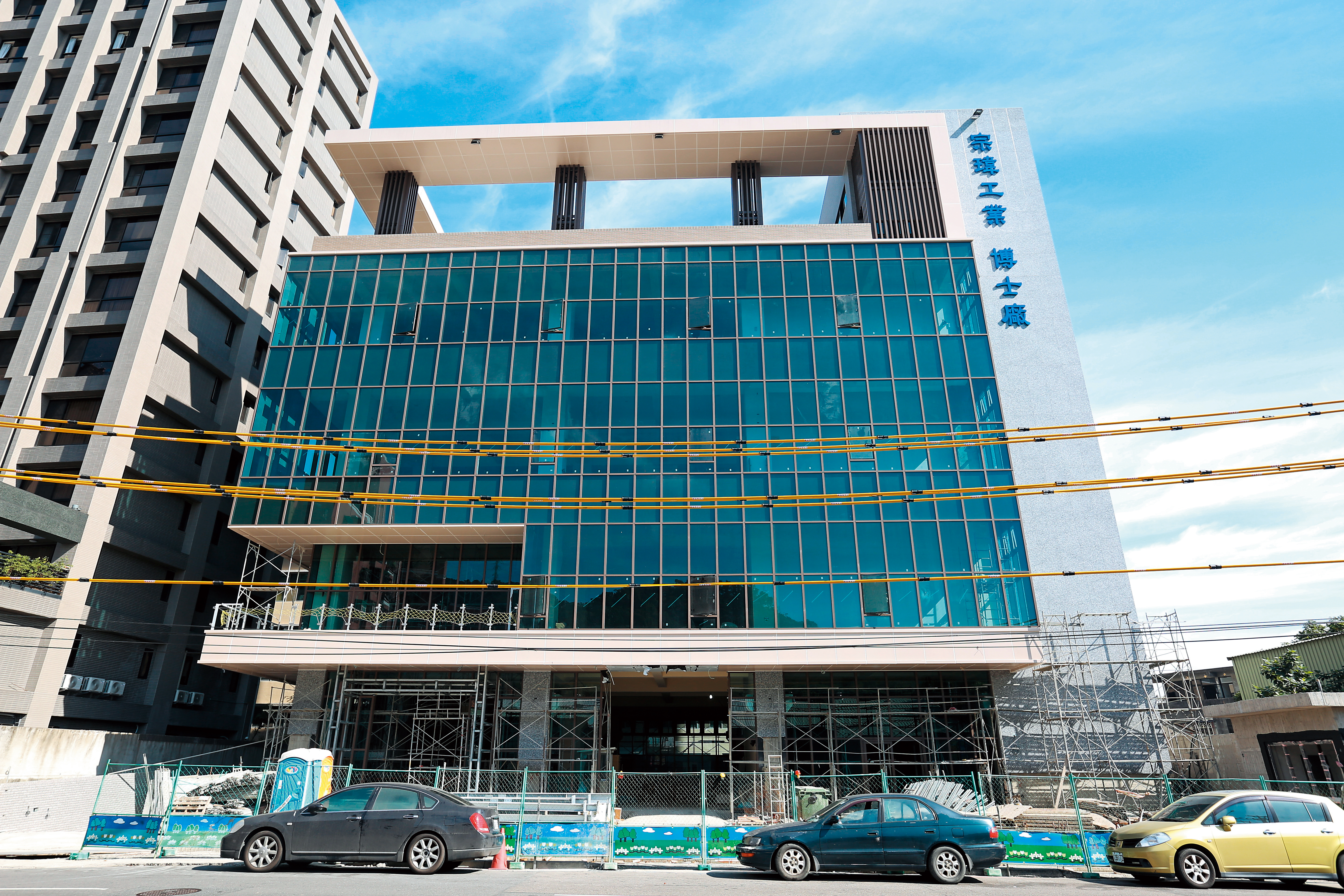 正在興建的三廠，林健祥幽默命名「博士廠」，紀念自己的辛苦打拚。