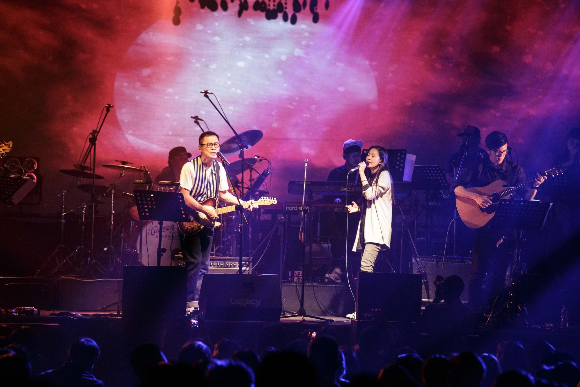 羅大佑的週3俱樂部演唱會19日找來安溥合唱情歌、重現多首羅大佑的經典。 （Legacy提供）