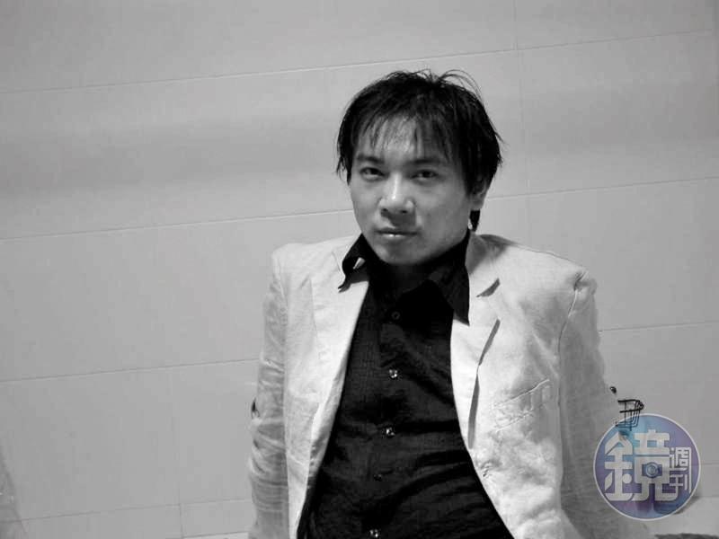 在廣告公司上班時的路內，正兒八經效率至上，這大概是他這輩子活得最像上班族的時期了。（路內提供）