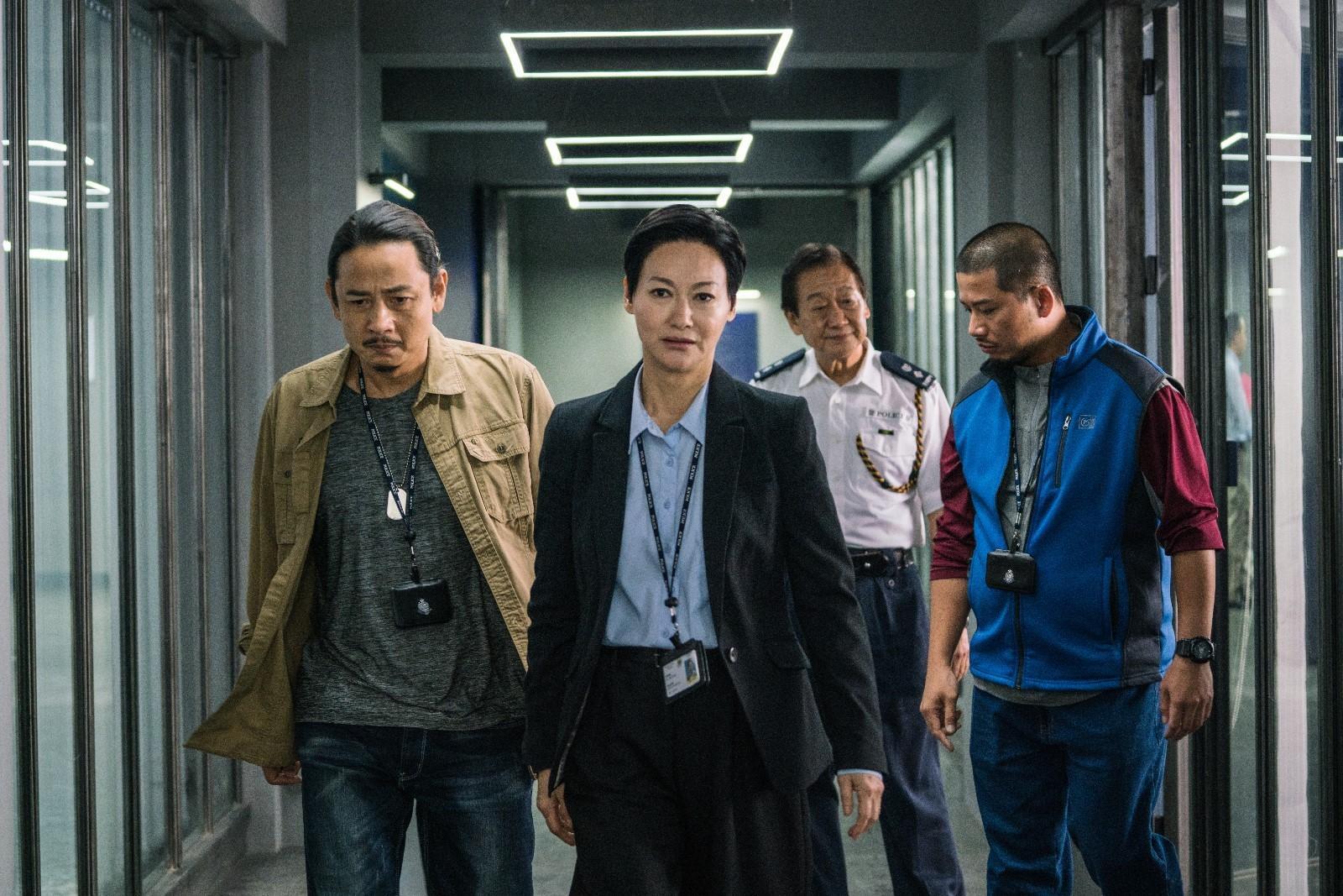 惠英紅在衛視電影台劇集《心冤》飾演女警官,率領手下偵辦轟動一時的懸疑命案。(翻攝自Golden Village)