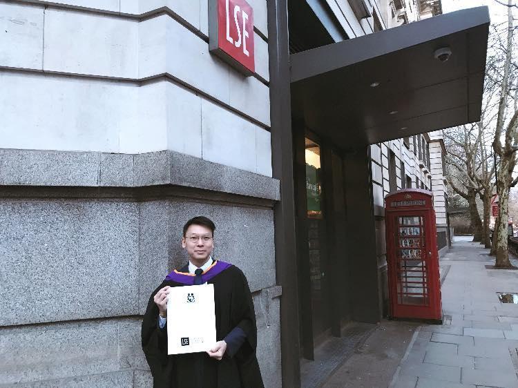 林飛帆昨日自英國倫敦政經學院畢業,他在臉書po文訴說這一年多的心路歷程。(翻攝自林飛帆臉書)