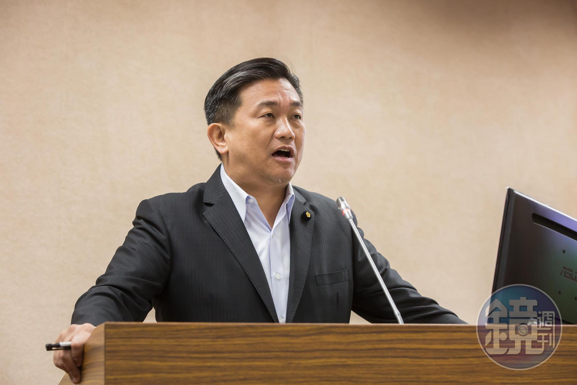 針對選後核准龍崎事業廢棄物掩埋場的水土保持施工許可證，民進黨立委王定宇今日痛批代理市長李孟諺。