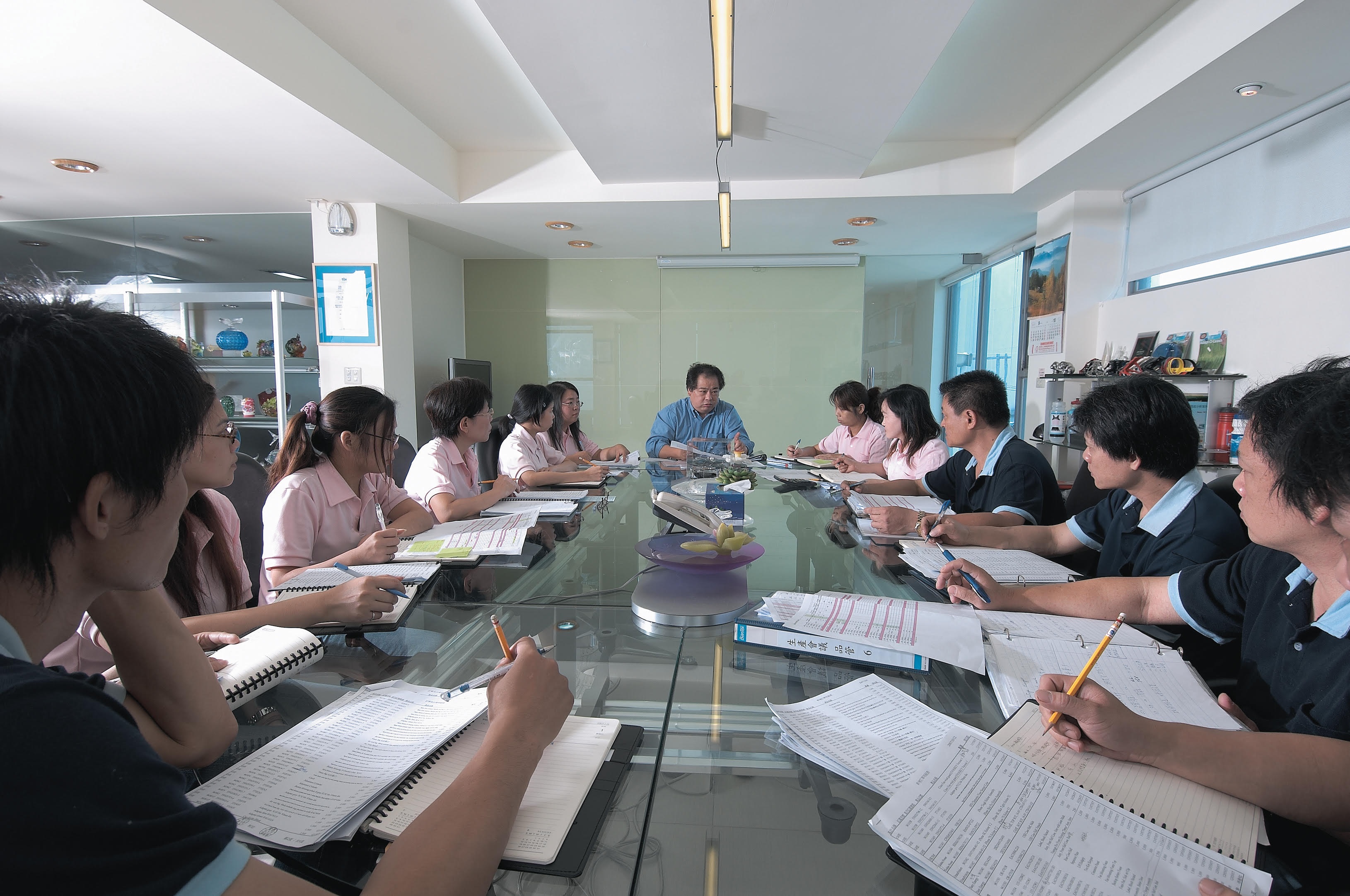 林健祥白天忙改善產品與製程，晚上和外國客人聯繫業務，身兼數職只花1年就帶領宗瑋工業轉虧為盈。（宗瑋工業提供）