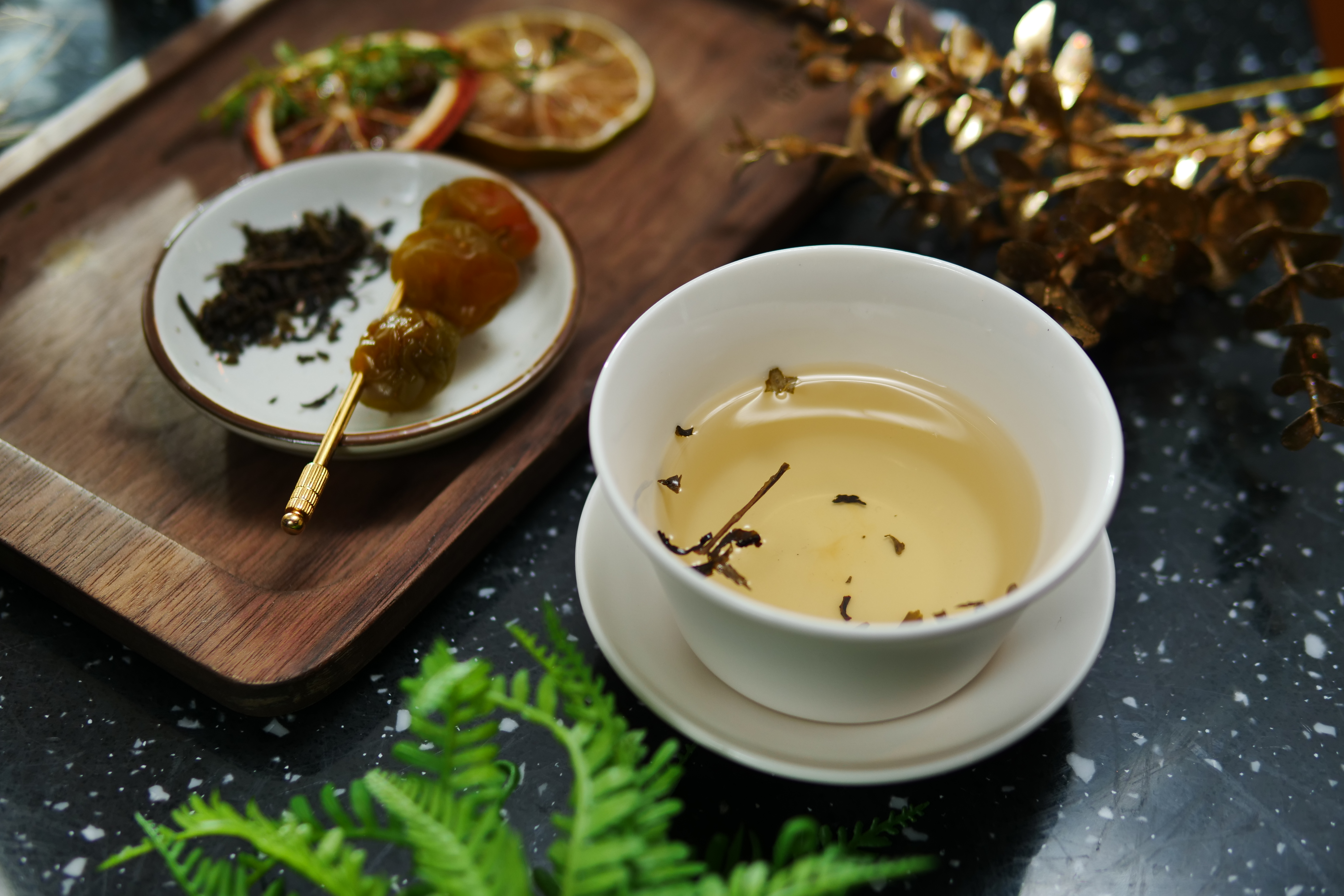 以清酒柔和了梅子酸津口感的「茶梅」，梅香芬芳。（350元／杯）