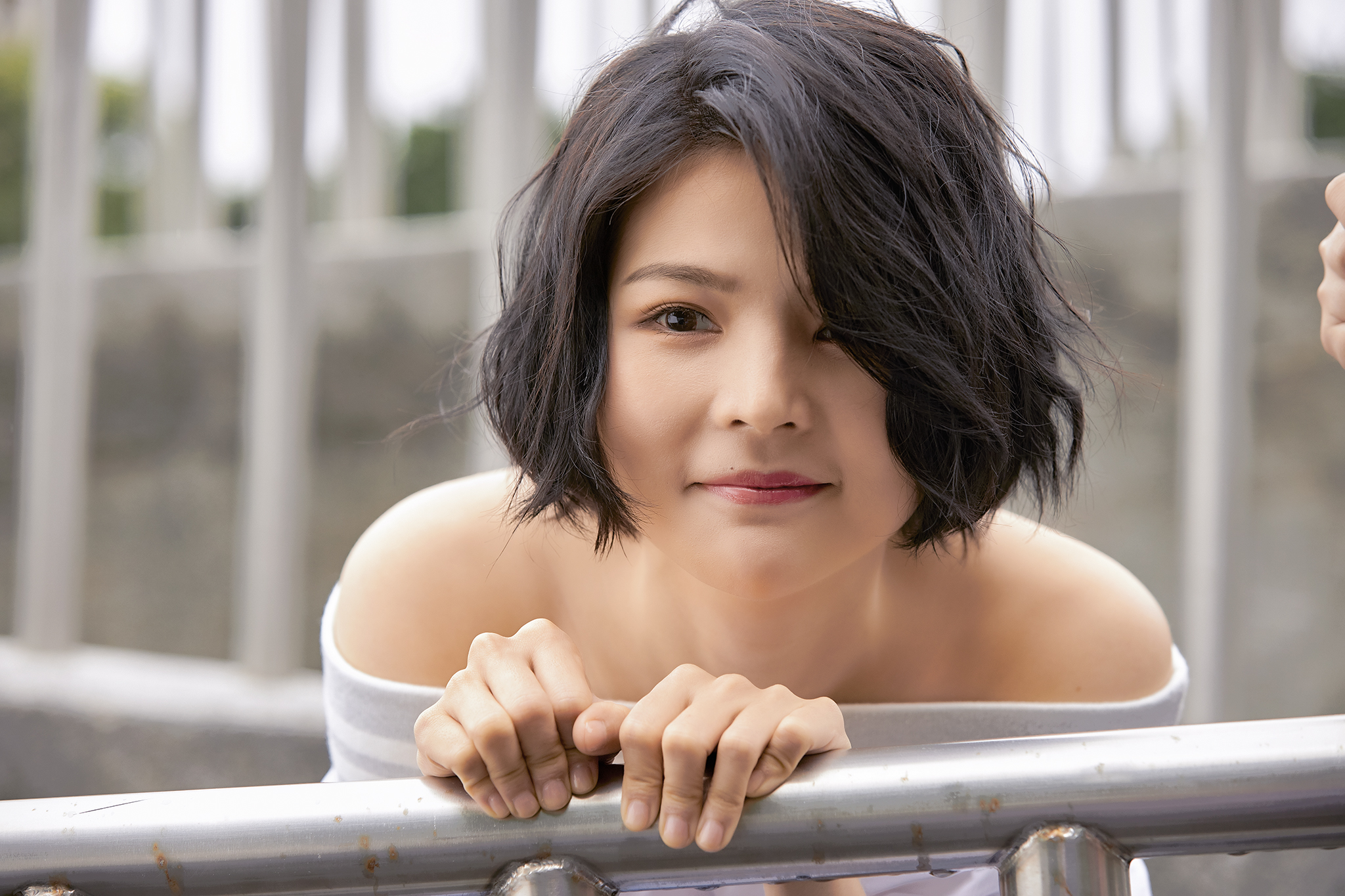 大馬女聲邱詩凌將推出新專輯，被大師陳小霞與姚若龍磨到懷疑人生。（寰亞提供）