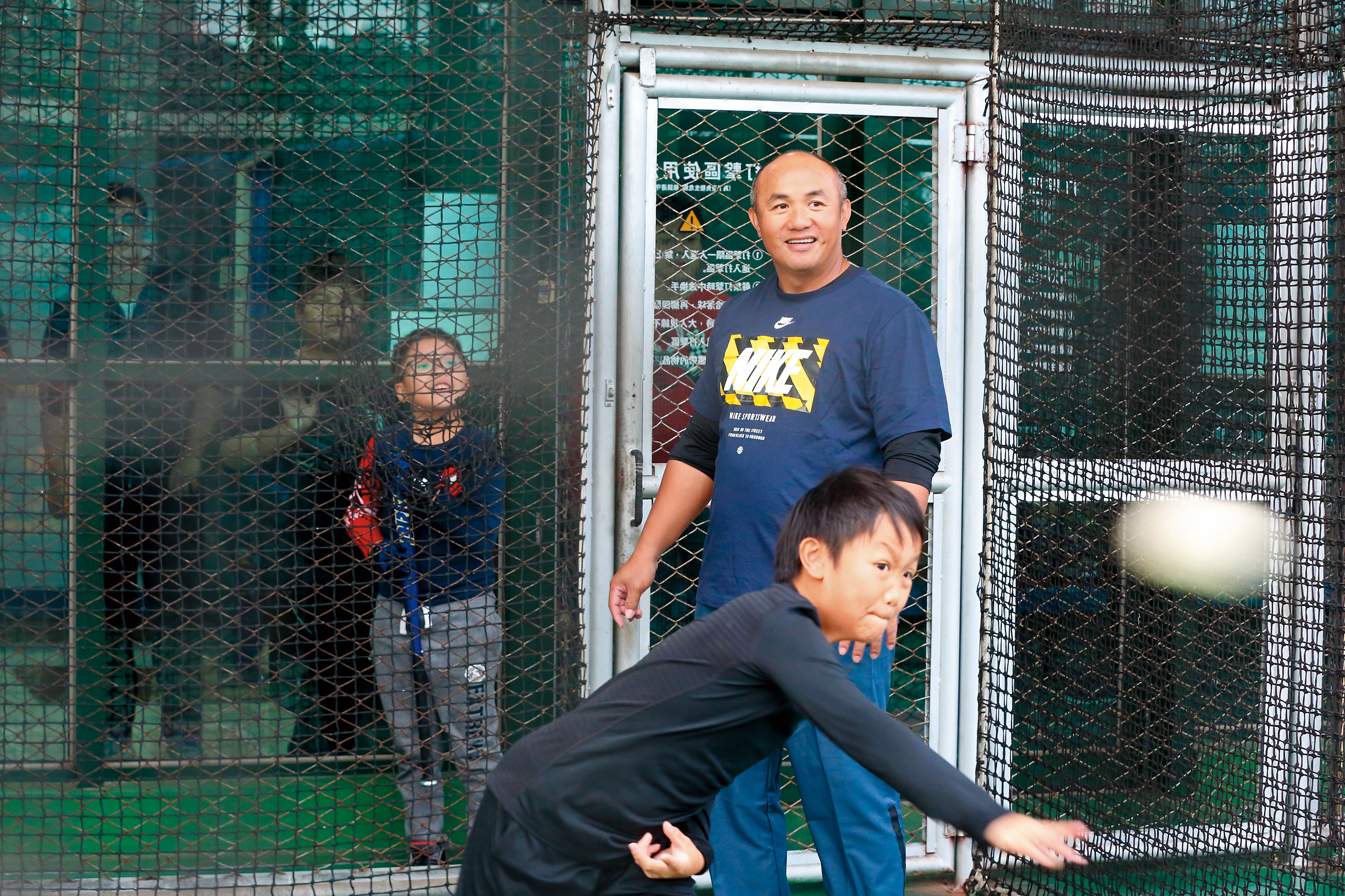 離開職棒後，張泰山有更多時間陪伴家人，他常帶兒子張可洛去打擊練習場揮棒、投球。