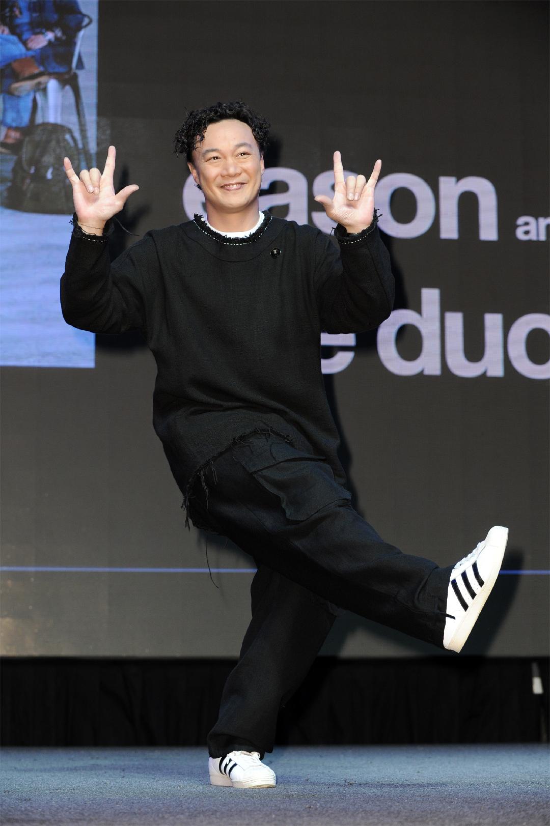 陳奕迅的專輯有國粵語新歌,都是他與演唱會音樂團隊精心打造玩得過癮。(環球提供)
