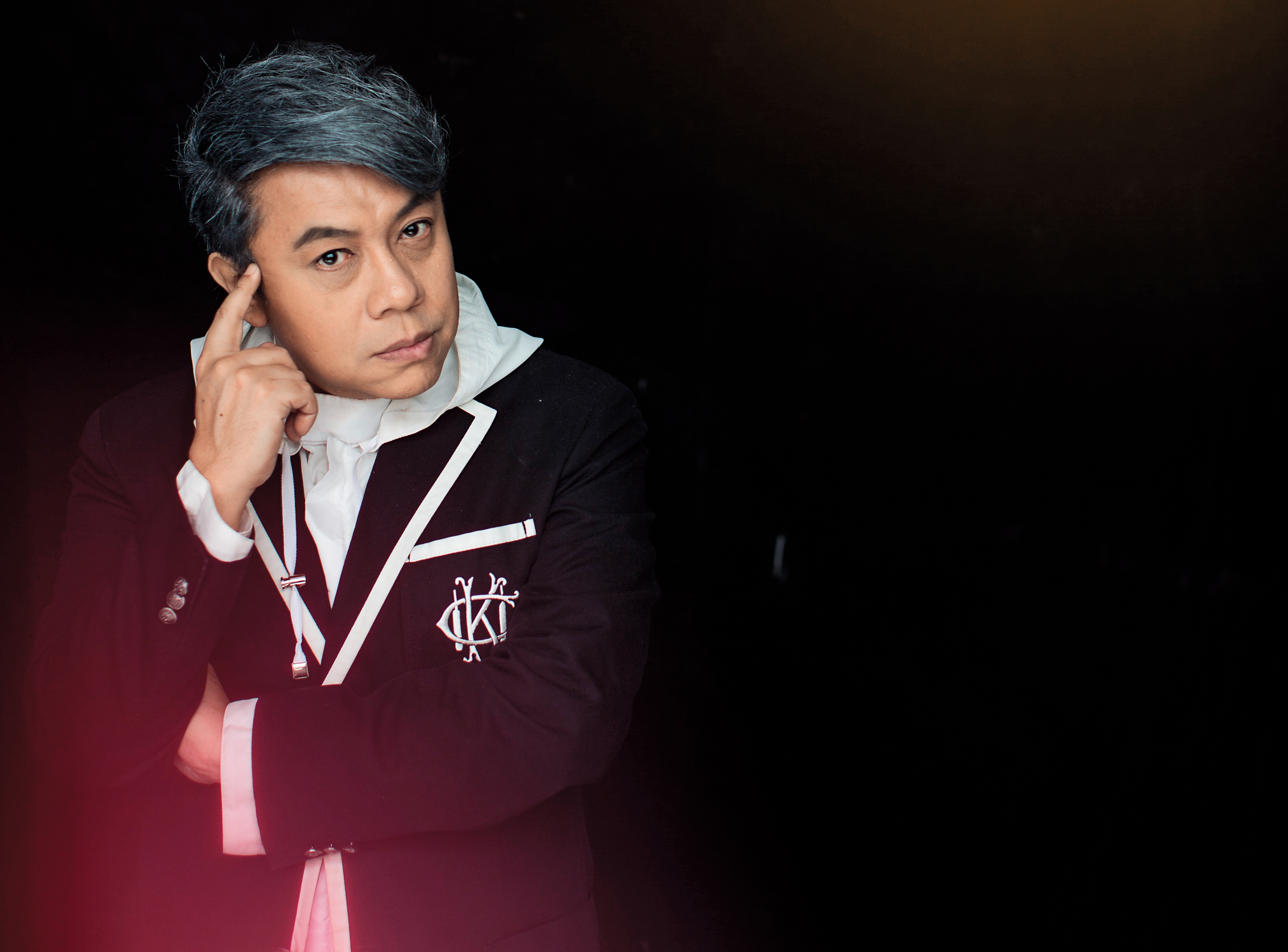 蔡康永除了是主持人也是作家，最近出版新書《蔡康永的情商課：為你自己活一次》。