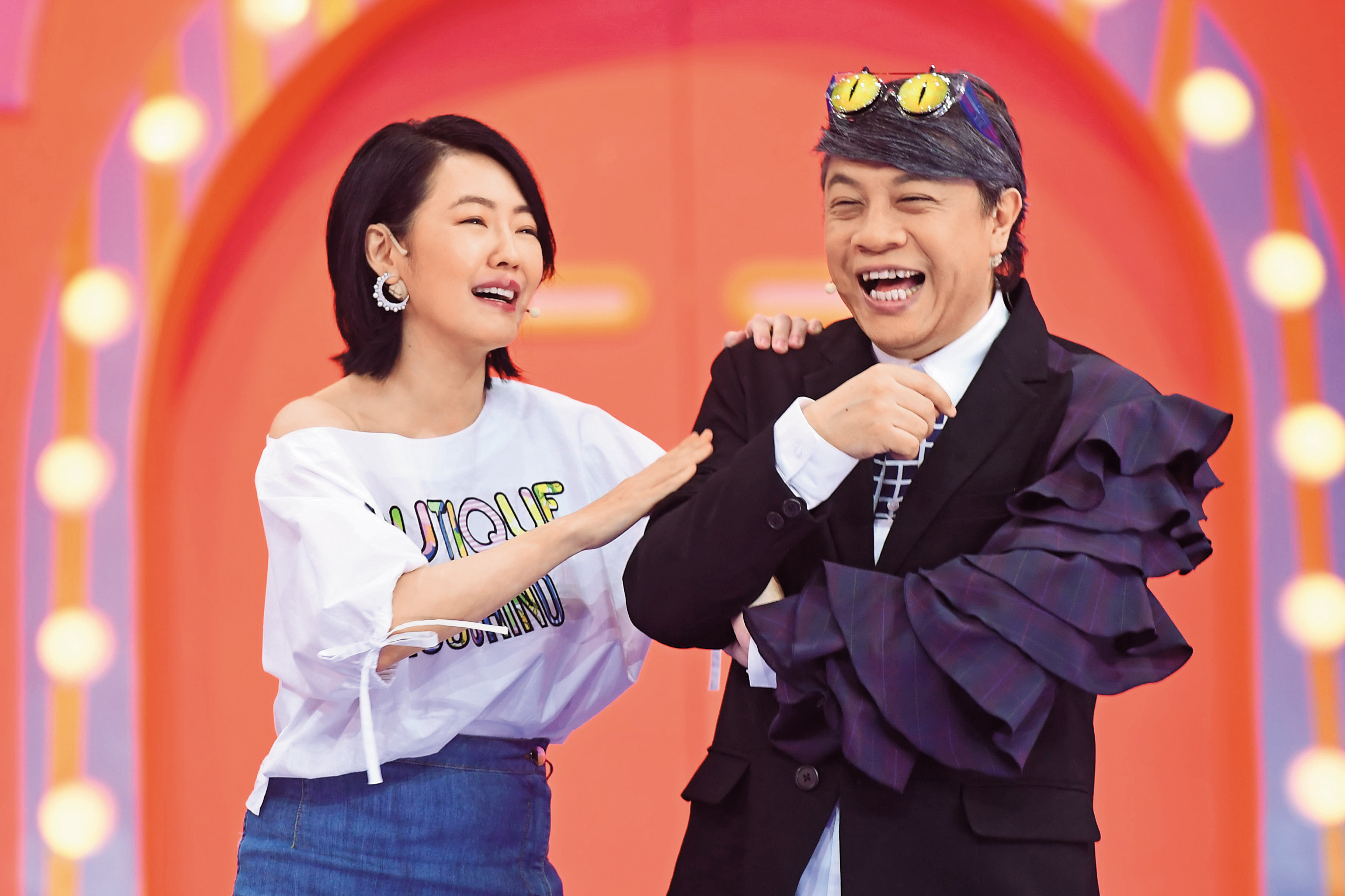 蔡康永擁有多年主持經歷，和小S搭檔的《康熙來了》是最經典且受歡迎的節目。（東方IC）