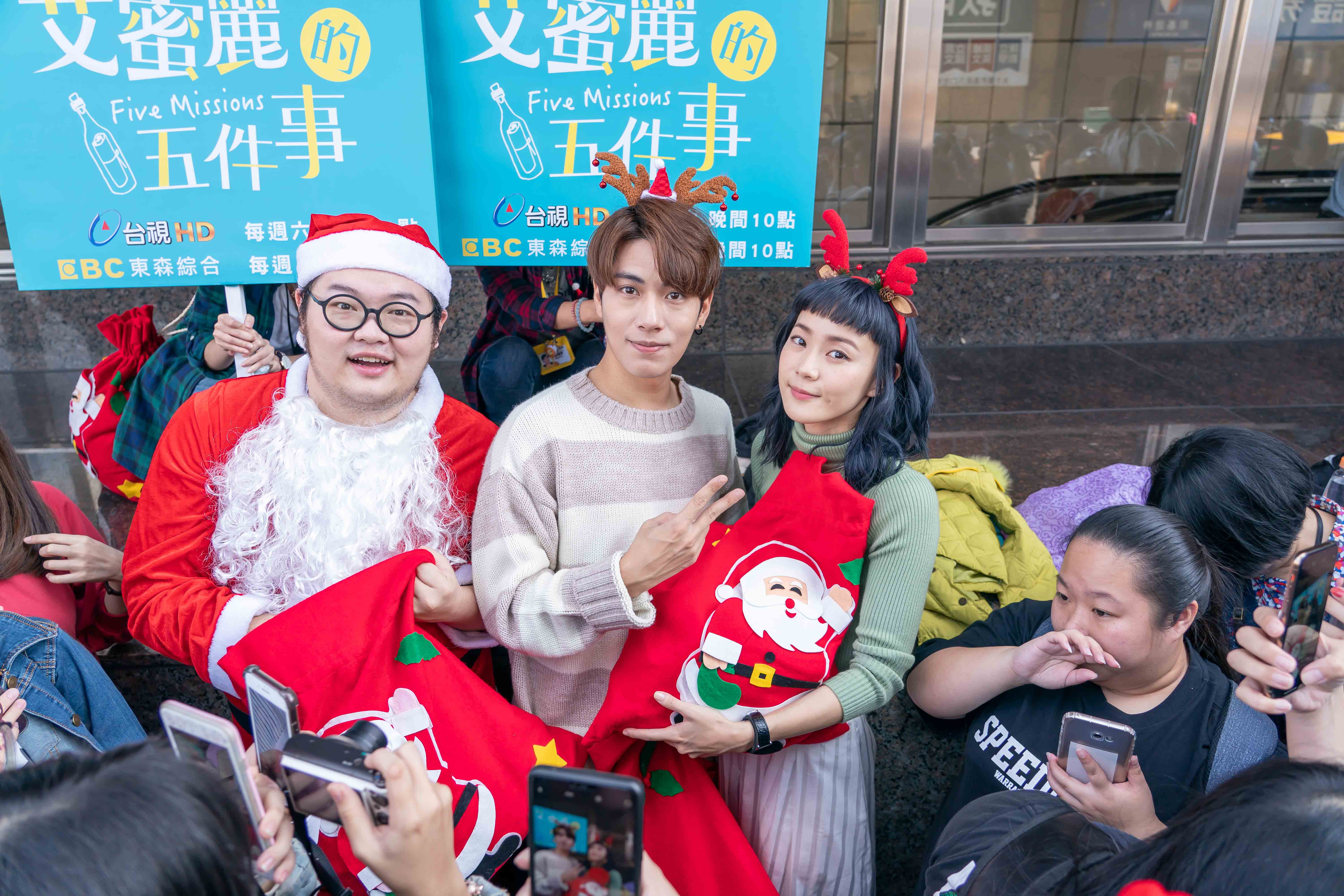 鍾瑶、林子閎上街報佳音，受到粉絲歡迎。（東森創作提供）