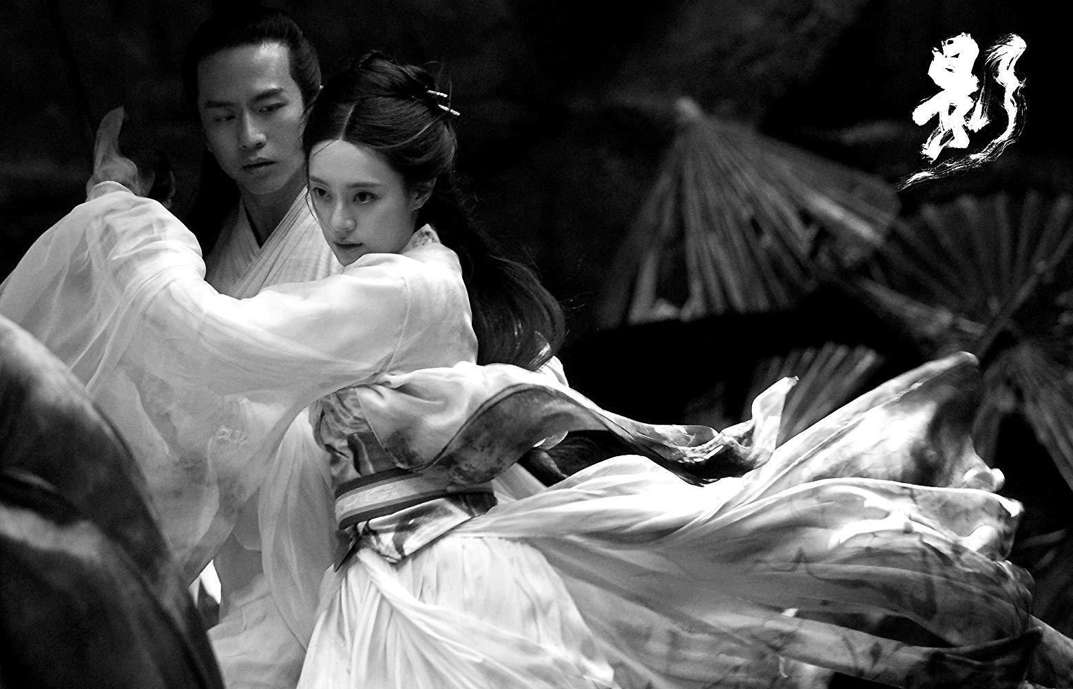 《影》雖非黑白片，但以「水墨畫」作為美學基調，鄧超與孫儷的演出配合得天衣無縫，雙雙入圍金馬獎。（傳影互動提供）