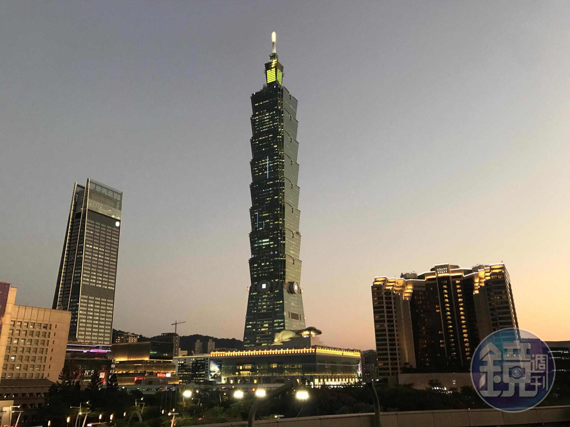101大樓今（22）日晚間7點驚傳火警。