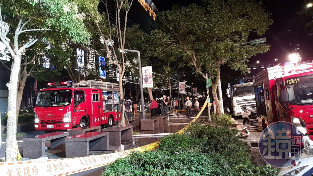 火警現場拉起水線。