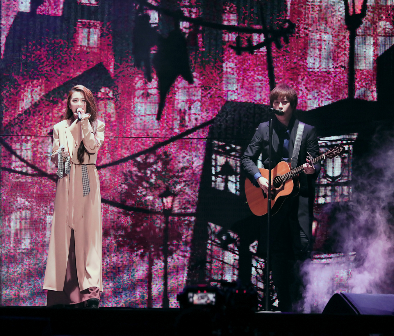 田馥甄受邀擔任嘉賓，與五月天成員一同嗨唱《愛情的模樣》。（相信音樂提供）