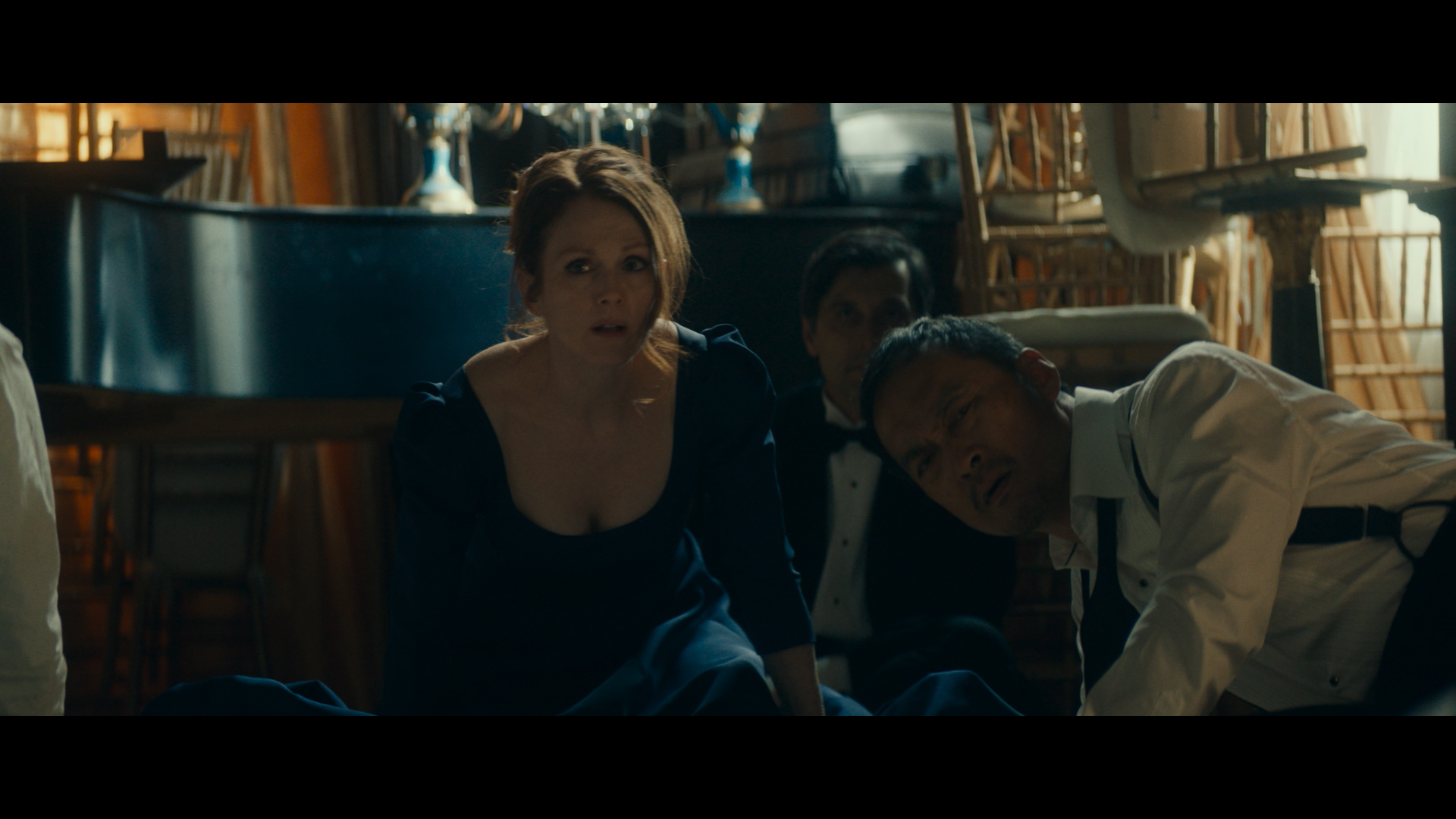 渡邊謙在片中飾演日本富商，邀請茱莉安摩爾到其派對演唱，不料派對卻遭武裝革命份子闖入，挾持人質。（牽猴子提供）