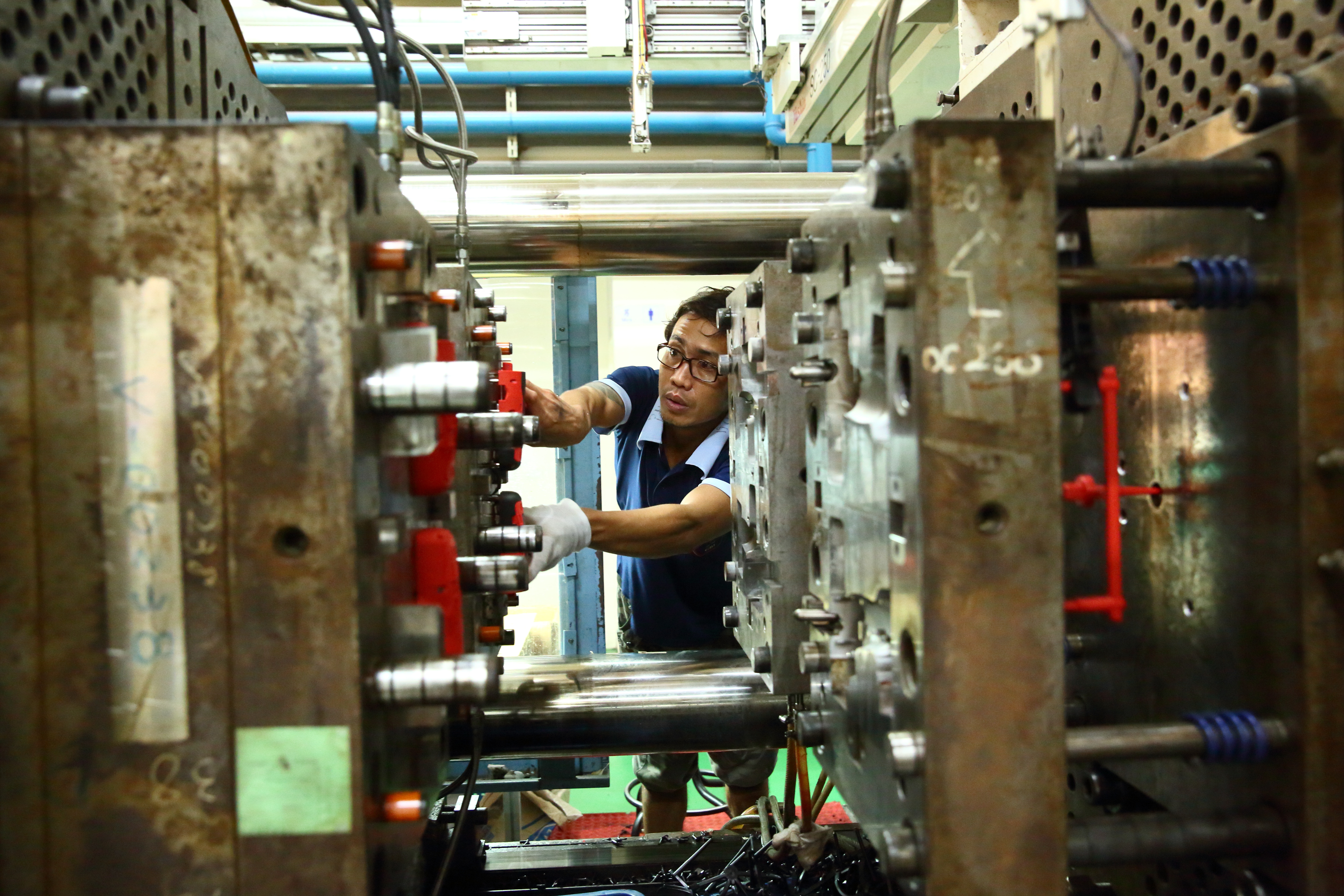 林健祥把外勞當成本勞對待，加班費、三節獎金一視同仁，外勞平均月入達4.5萬元。