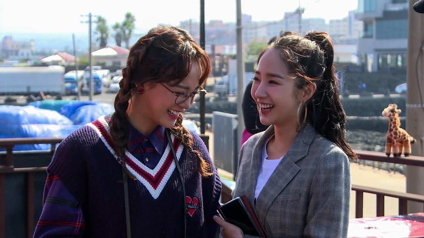 金世正在《Busted！明星來解謎》的表現活躍可愛，在韓國也擁有高人氣。（Netflix提供）