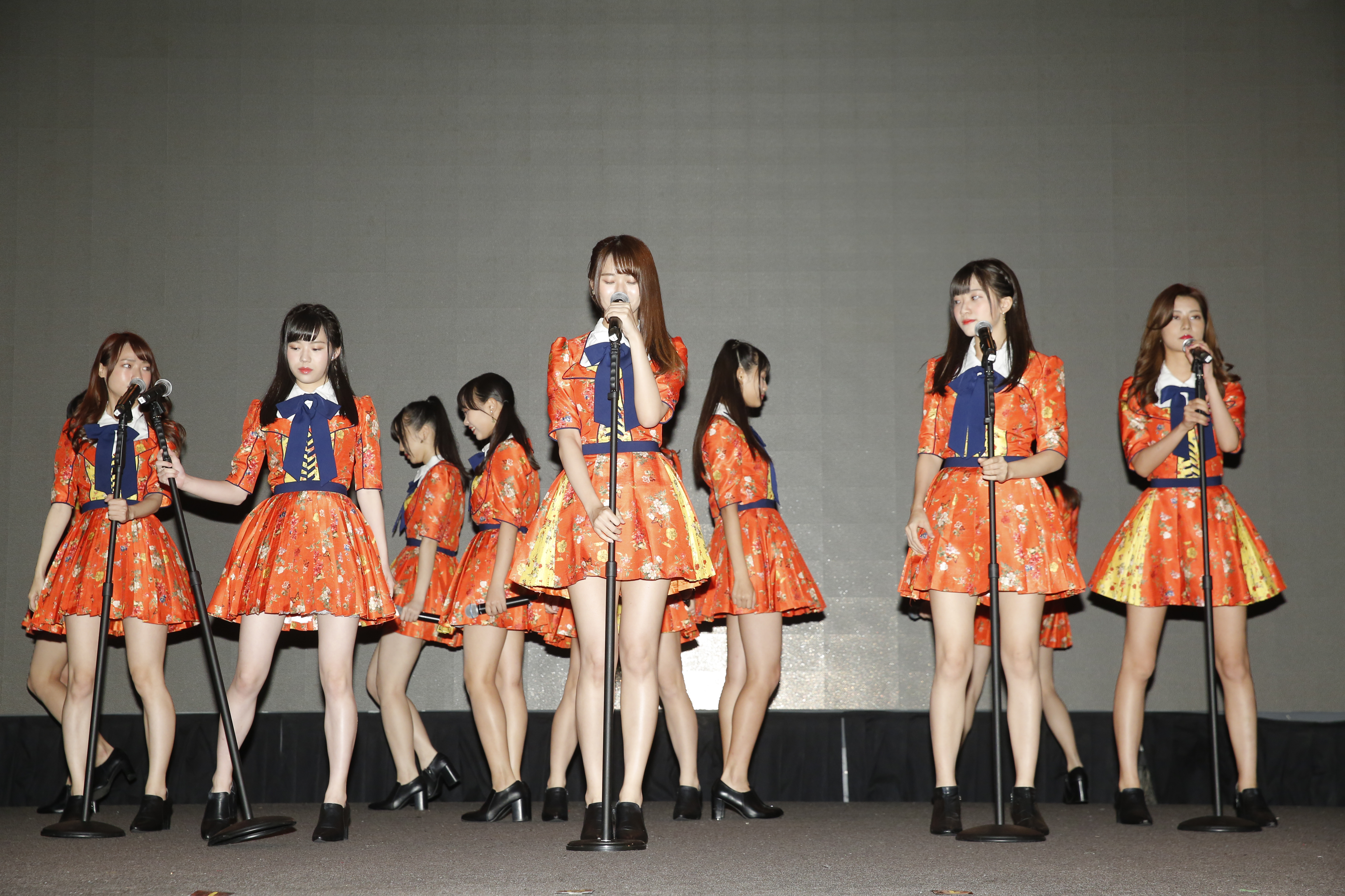 直播平台「浪Live」同時也與AKB48 Team TP的經紀公司簽約，未來將提供全頻道資源強力力捧AKB48 Team TP。