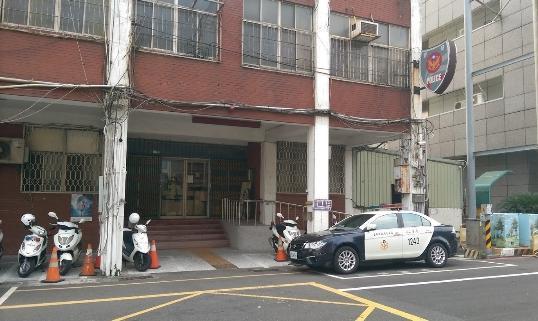 涉劈腿又洩個資的海安派出所陳姓警員請假未上班,同仁也低調不願多談。(翻攝網路)
