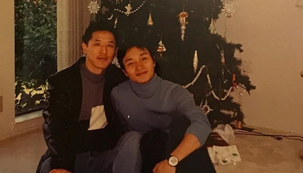 港星張國榮生前男友唐鶴德貼出聖誕慶祝照，思念愛人。（翻攝唐鶴德Instagram）
