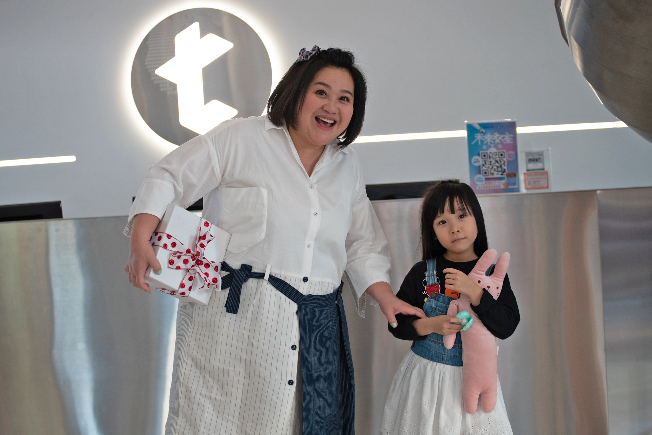 鍾欣凌自覺語言天份不佳，希望女兒能把英語講得好，送她線上學英文課程。（TutorABC提供）