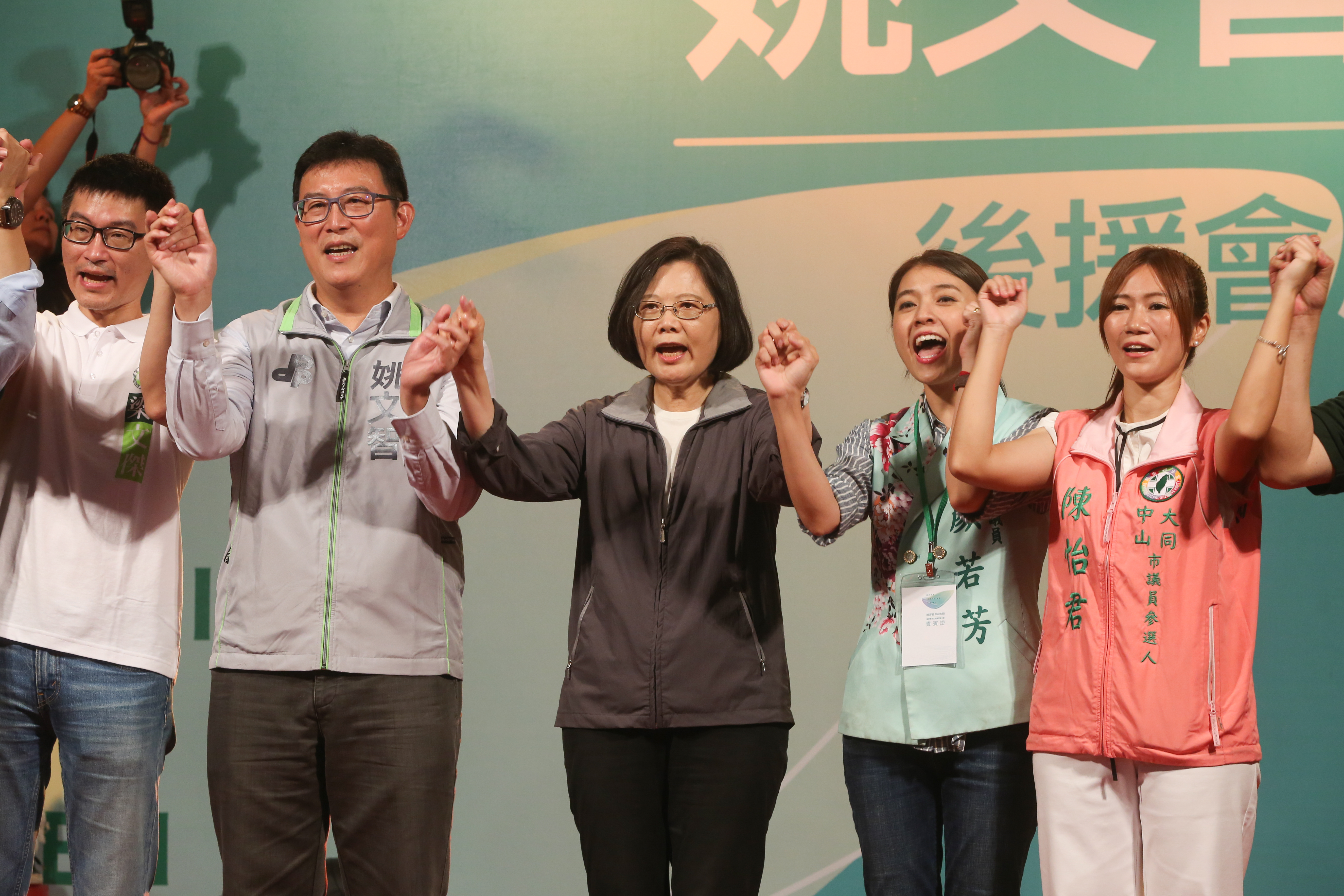 總統蔡英文7度替姚文智站台，游盈隆表示「綠白過節很深難合作」。