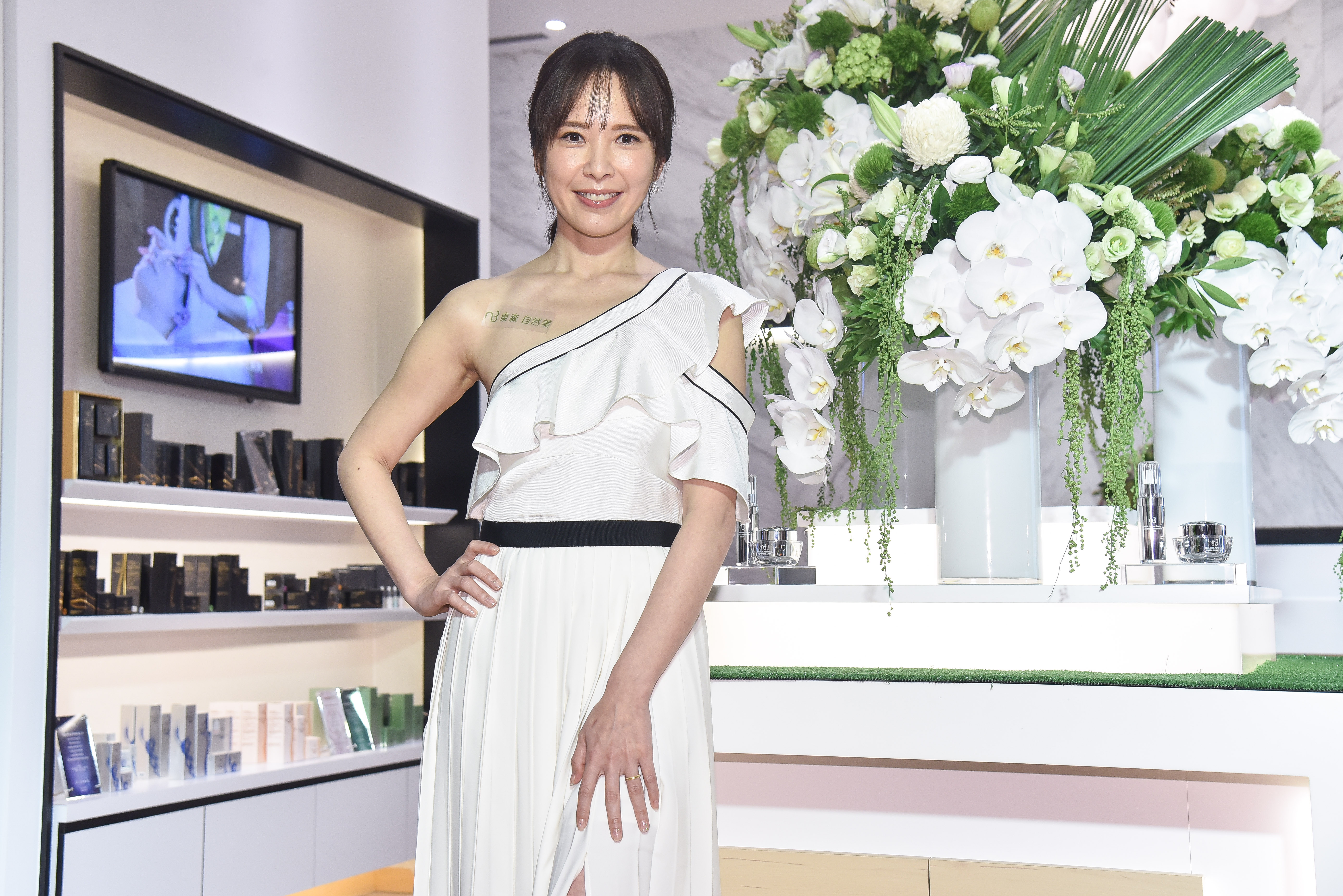 天心打扮性感出席東森自然美旗艦店。（東森自然美提供）