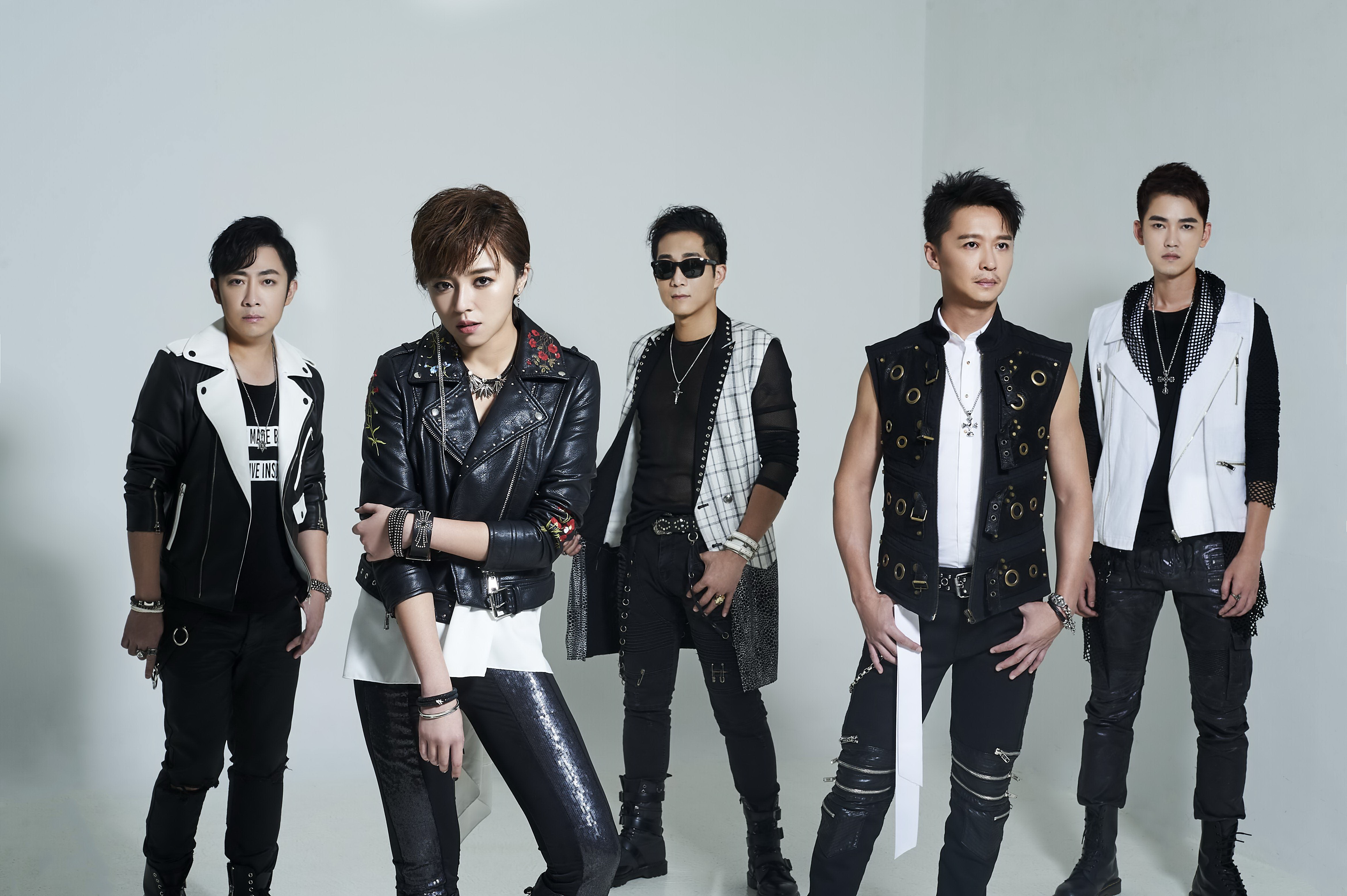 87樂團改名後重新出發，艾成（左1）還瘦了30公斤脫胎換骨。（87樂團提供）