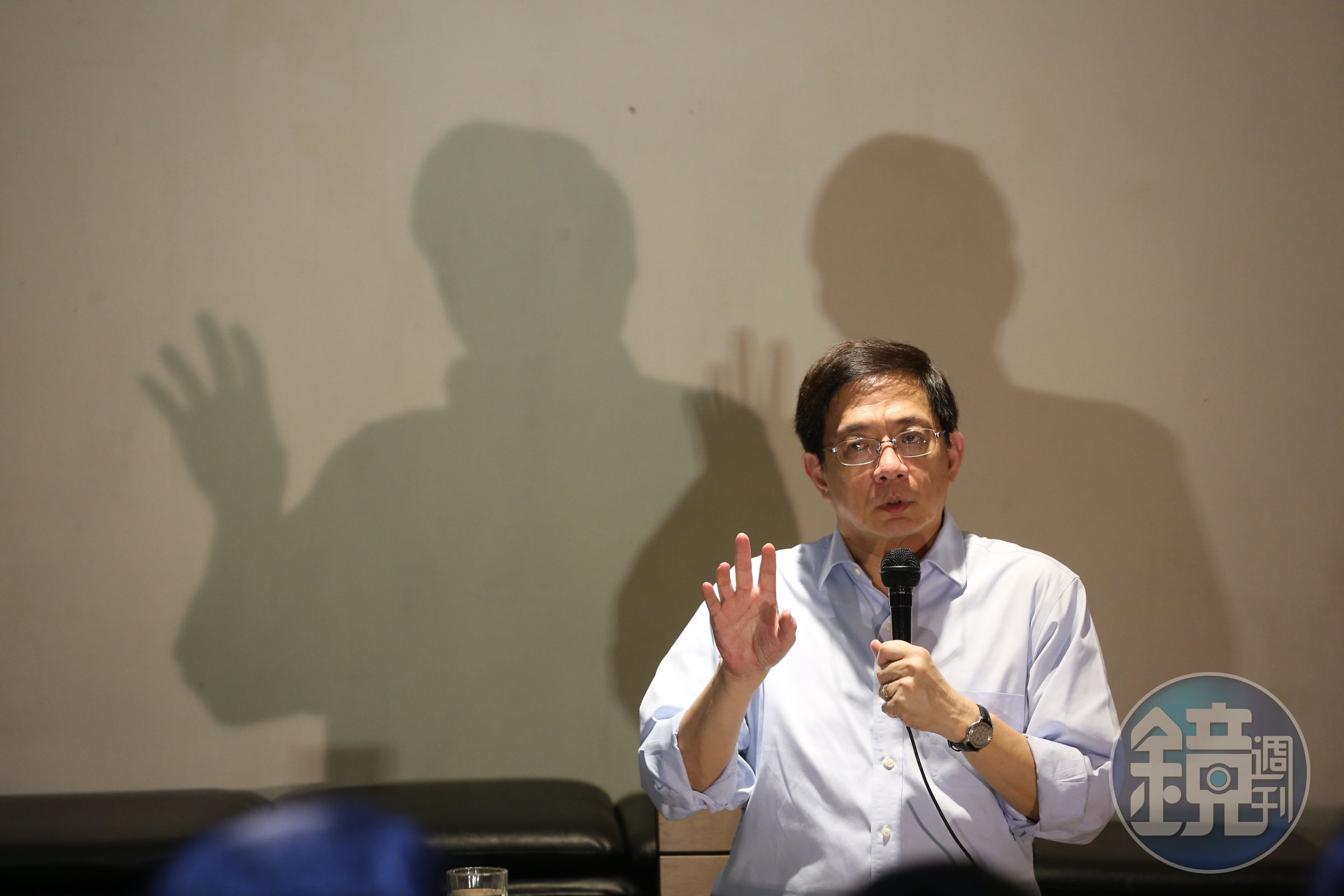 教育部長葉俊榮今宣布勉予同意管中閔擔任台大校長。