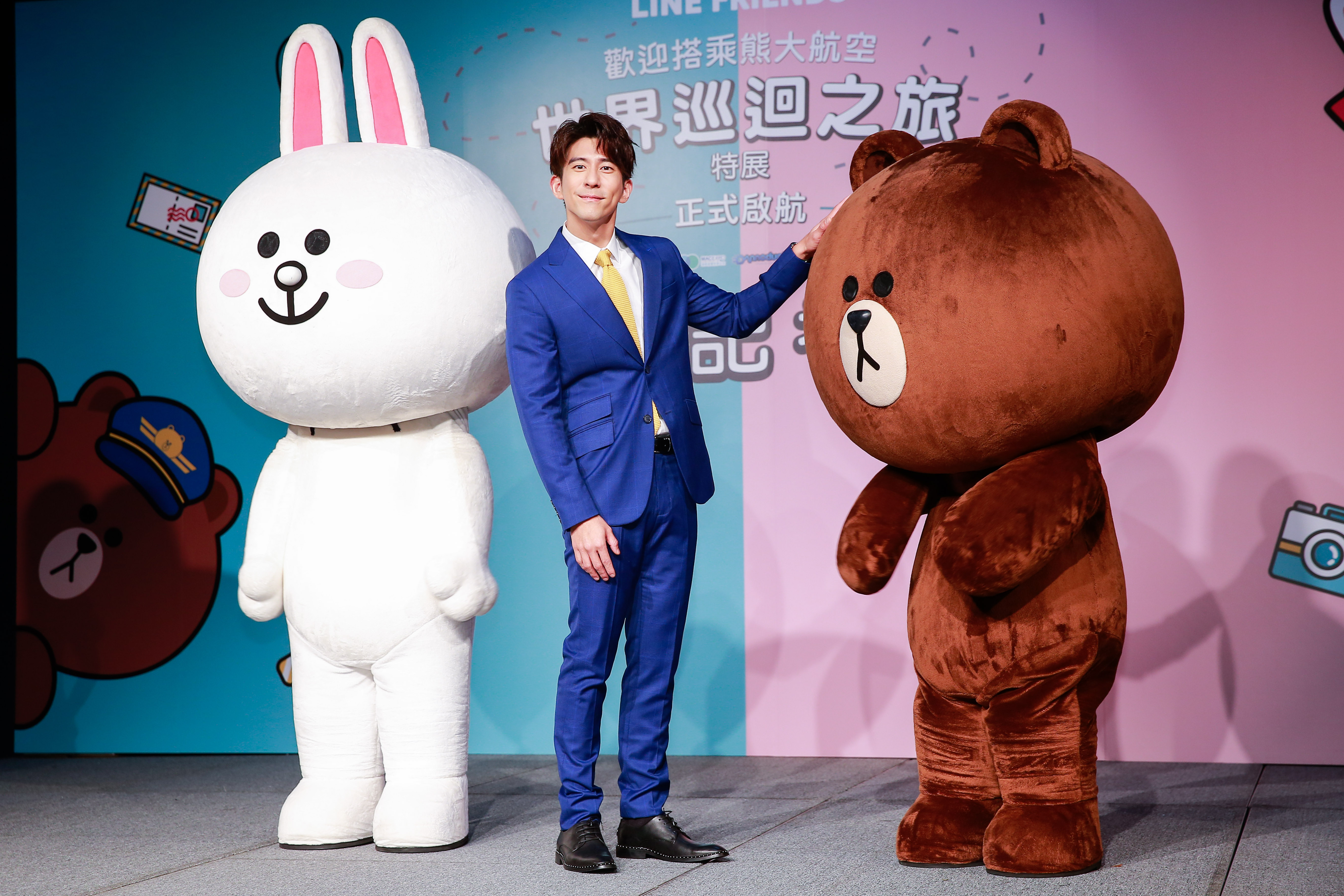 修杰楷化身帥氣機長，為通訊軟體LINE FRIENDS特展站台。