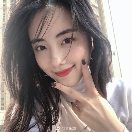 章樂韻是胡歌同門師妹，卻被傳與胡歌結婚。（翻攝自章樂昀微博）