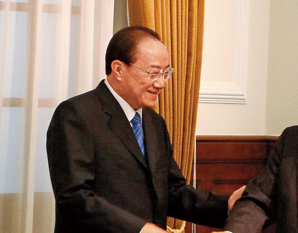 前考試院長關中被指溢領351萬元,他不服提行政訴願。