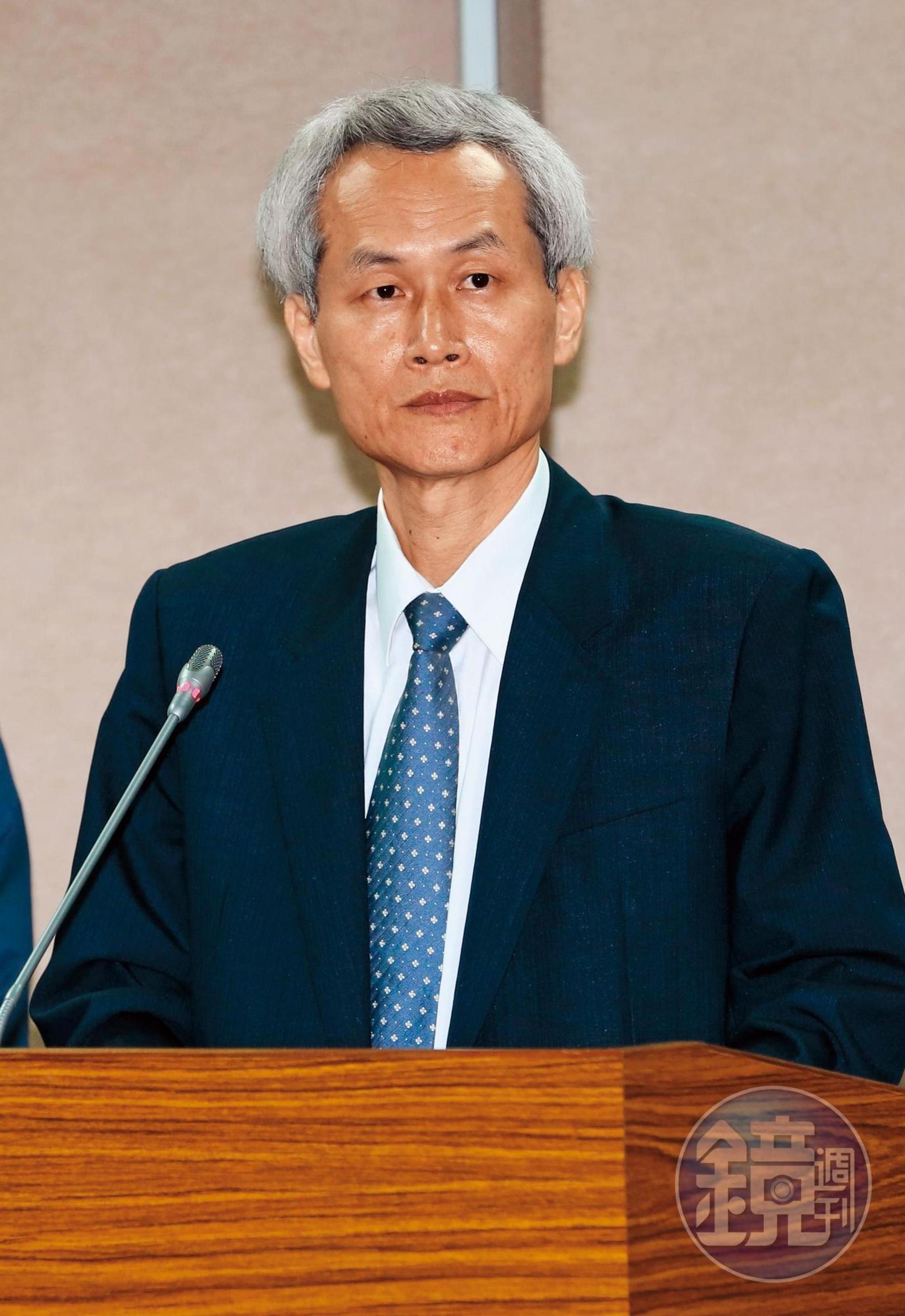 銓敘部長周弘憲今年10月在立法院答詢時表示，若持續不返還溢領退休金，將移送行政執行署強制執行。