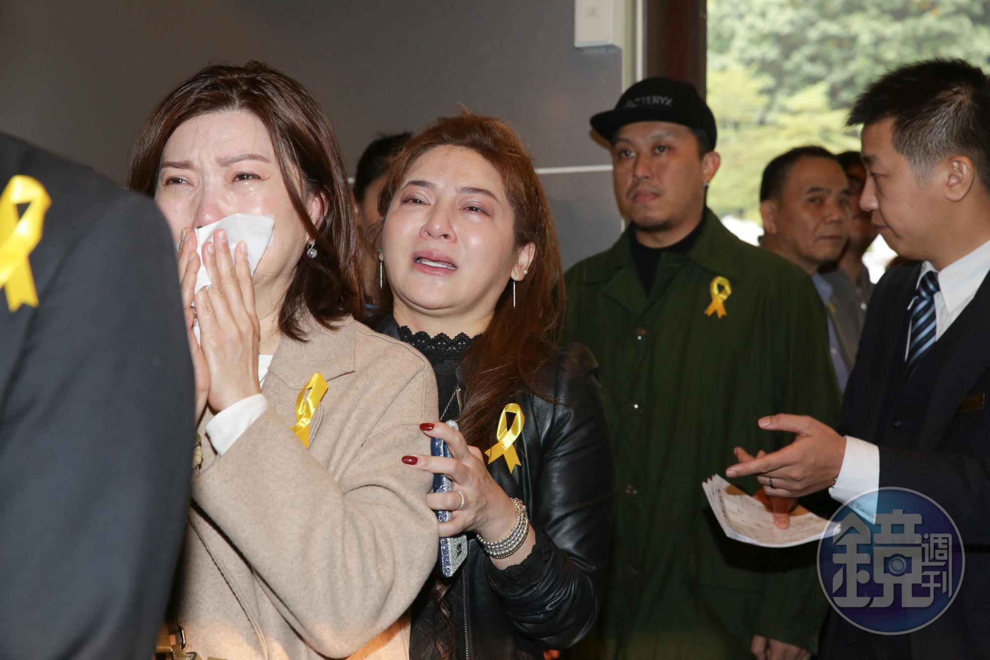 王彩樺和安迪也情同兄妹,一早就在現場忙進忙出,擔任招待,看到螢幕上播出戲劇片段時,忍不住淚崩。