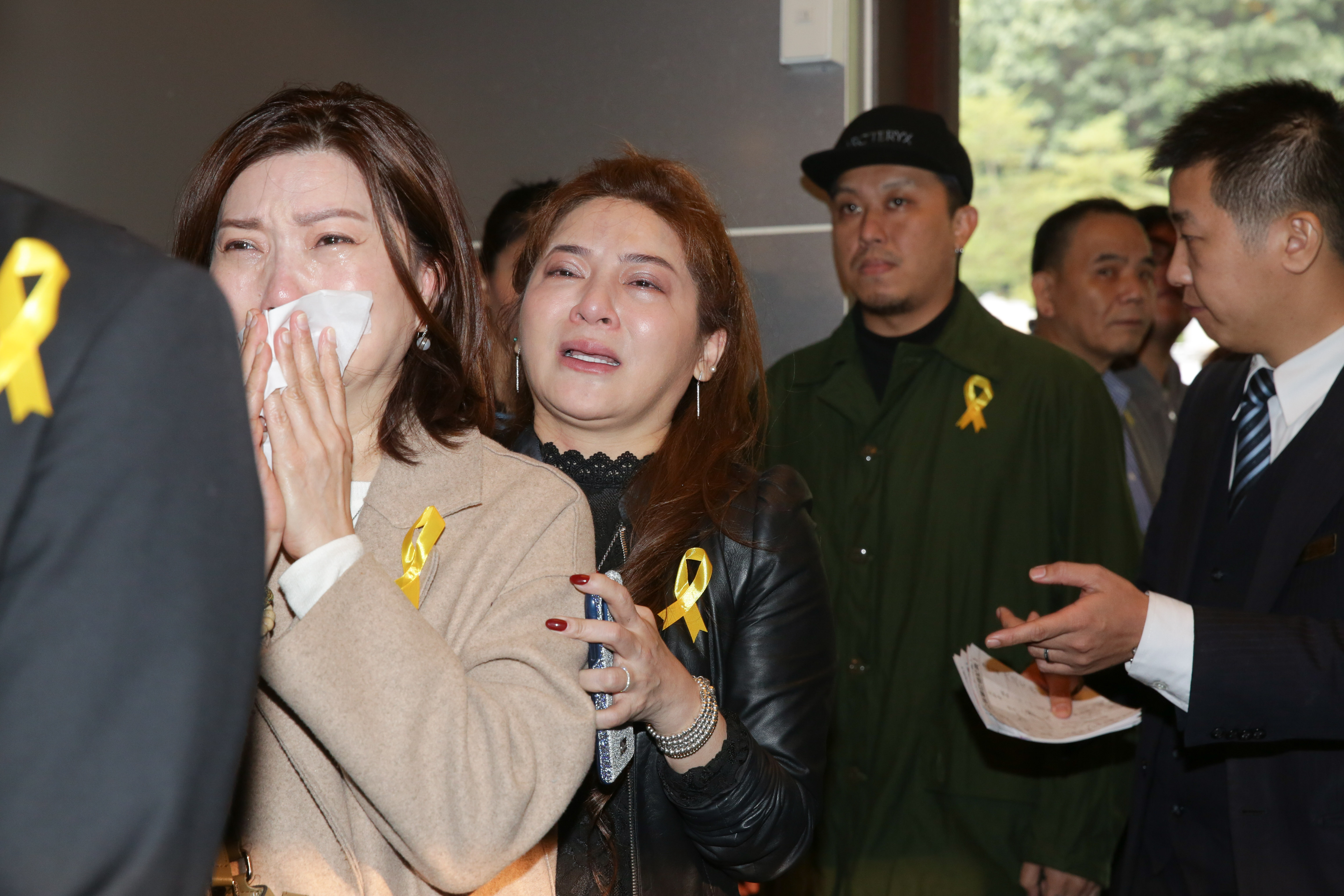 王彩樺和安迪也情同兄妹，一早就在現場忙進忙出，擔任招待，看到螢幕上播出戲劇片段時，忍不住淚崩。