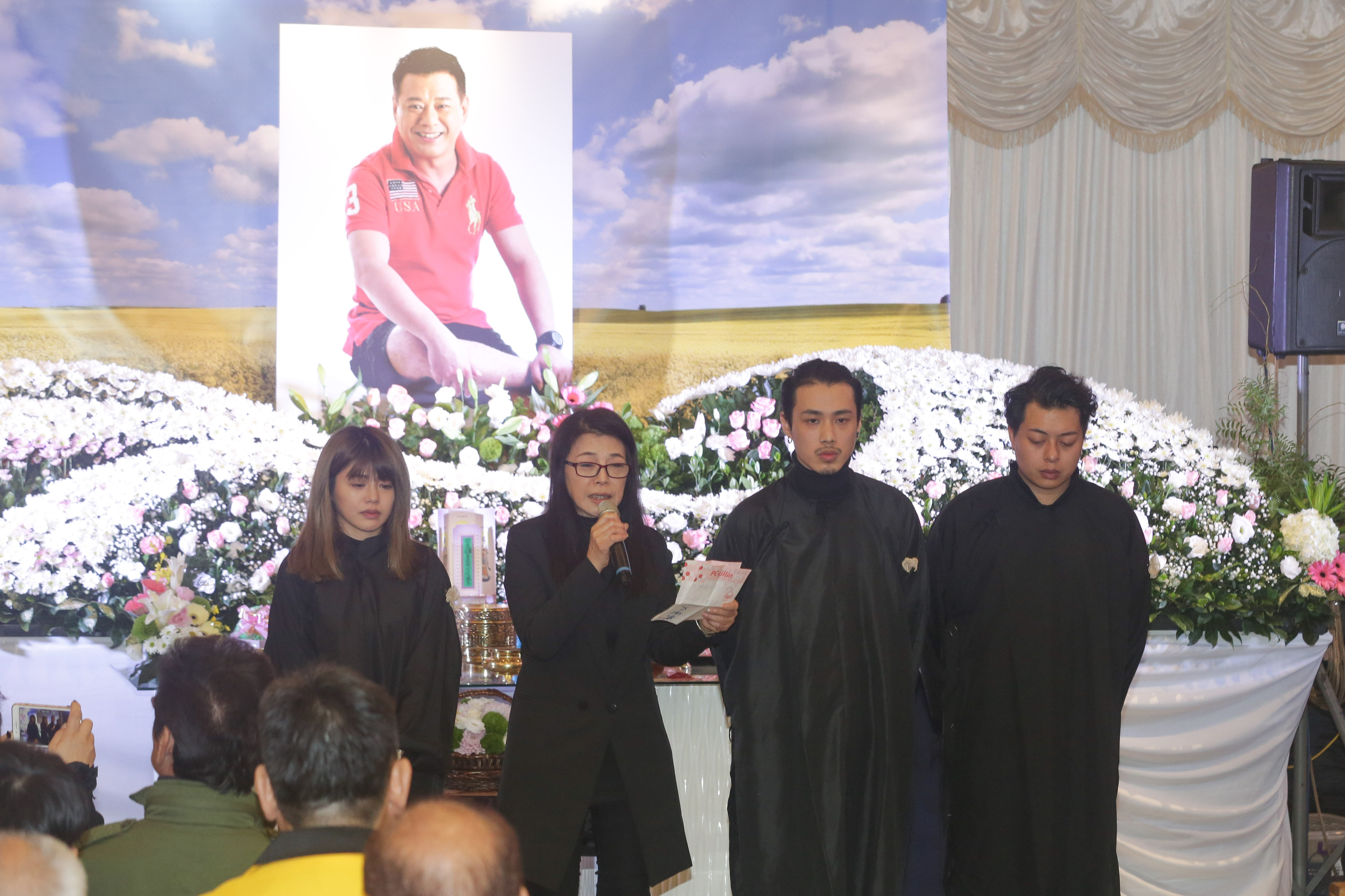 罹患食道癌過世的資深藝人安迪今在二殯舉辦告別式，演藝圈內眾好友都前來弔唁。