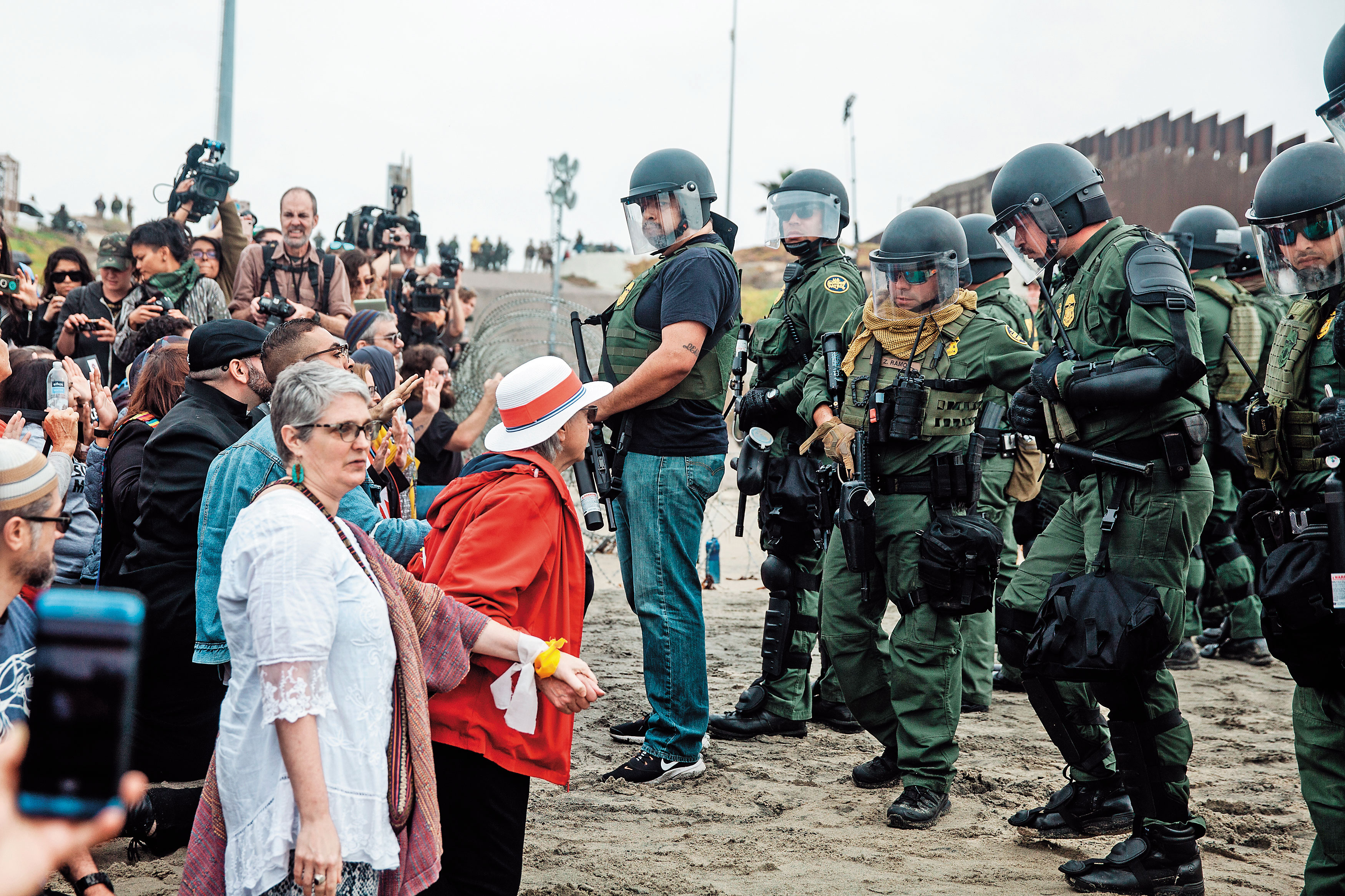 近期川普所支持的美墨邊境預算無法通過，必須關閉部分政府部門，股市出現連續2天大跌。（東方IC）