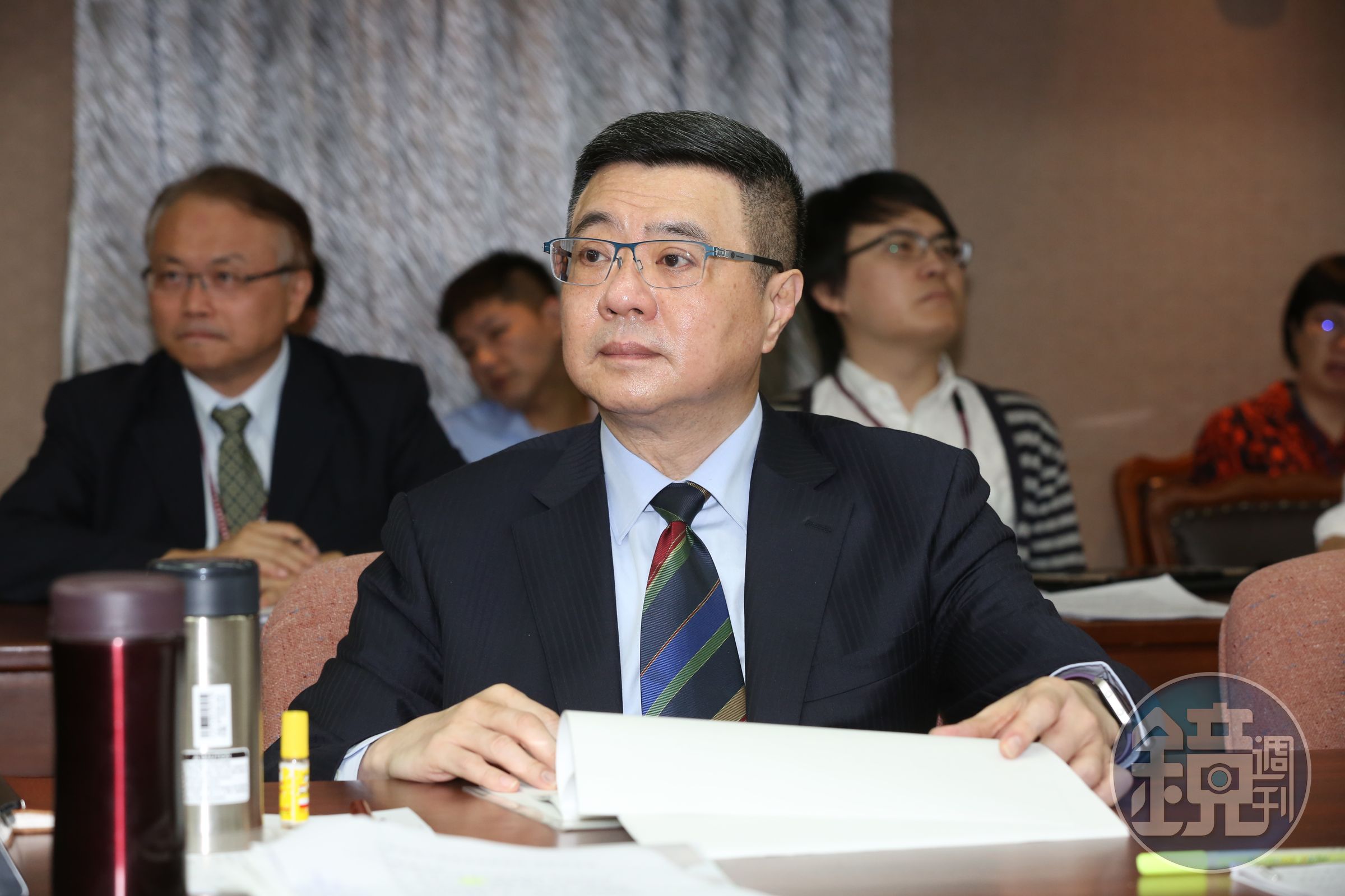 卓榮泰認為管案尚在訴願程序中，教育部急於出手，令人不解。