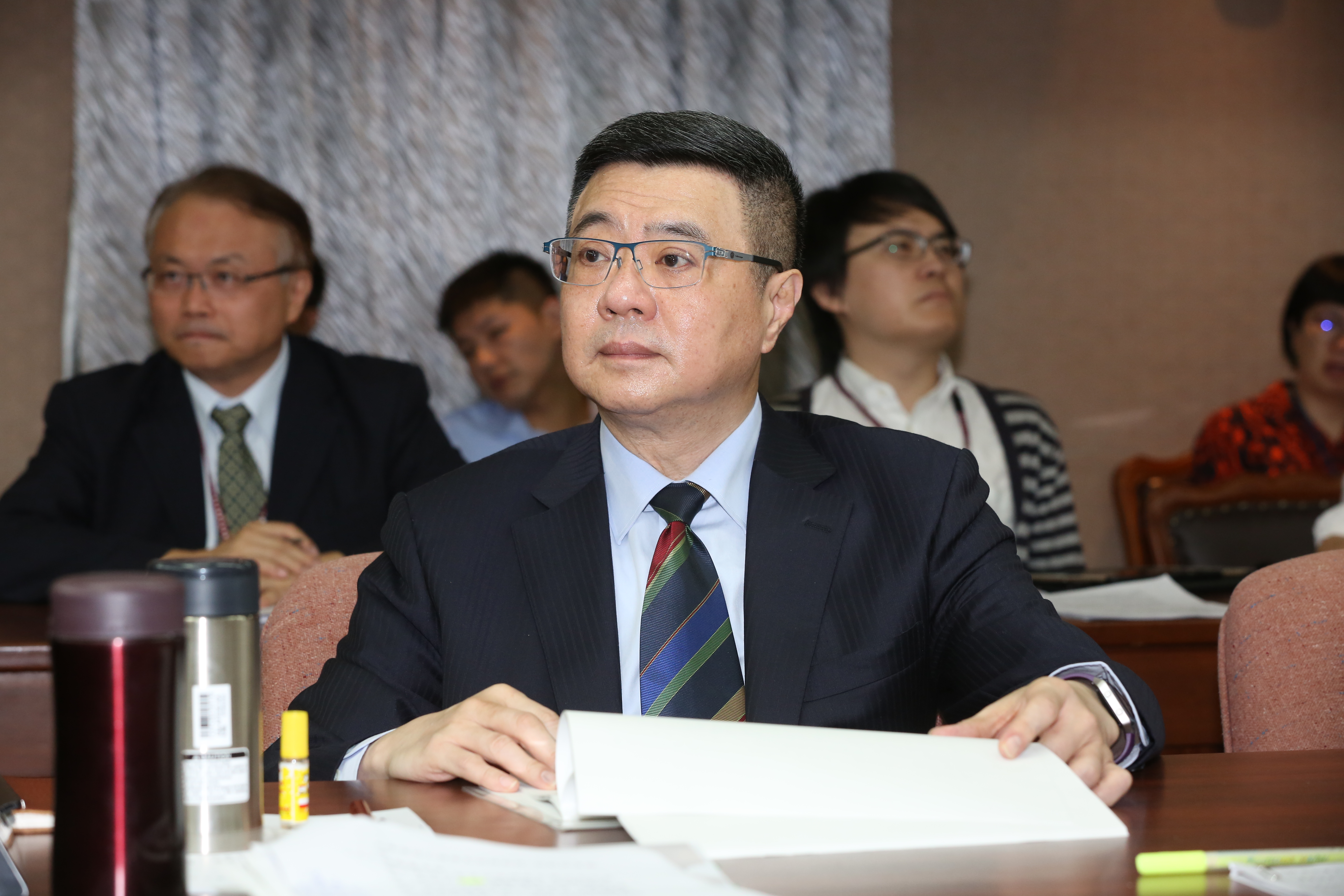 卓榮泰認為管案尚在訴願程序中，教育部急於出手，令人不解。