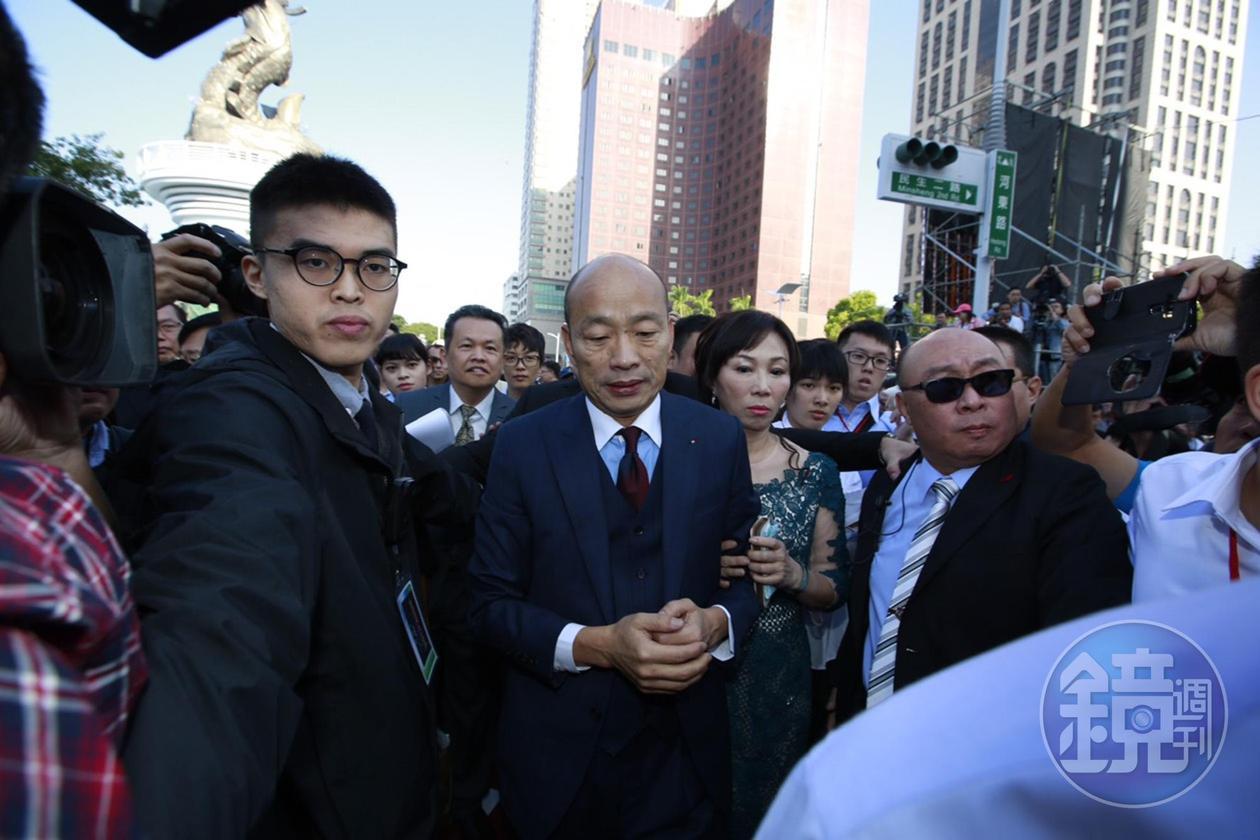 高雄市長韓國瑜就職典禮演講，引用了余光中的詩開場當為引言。