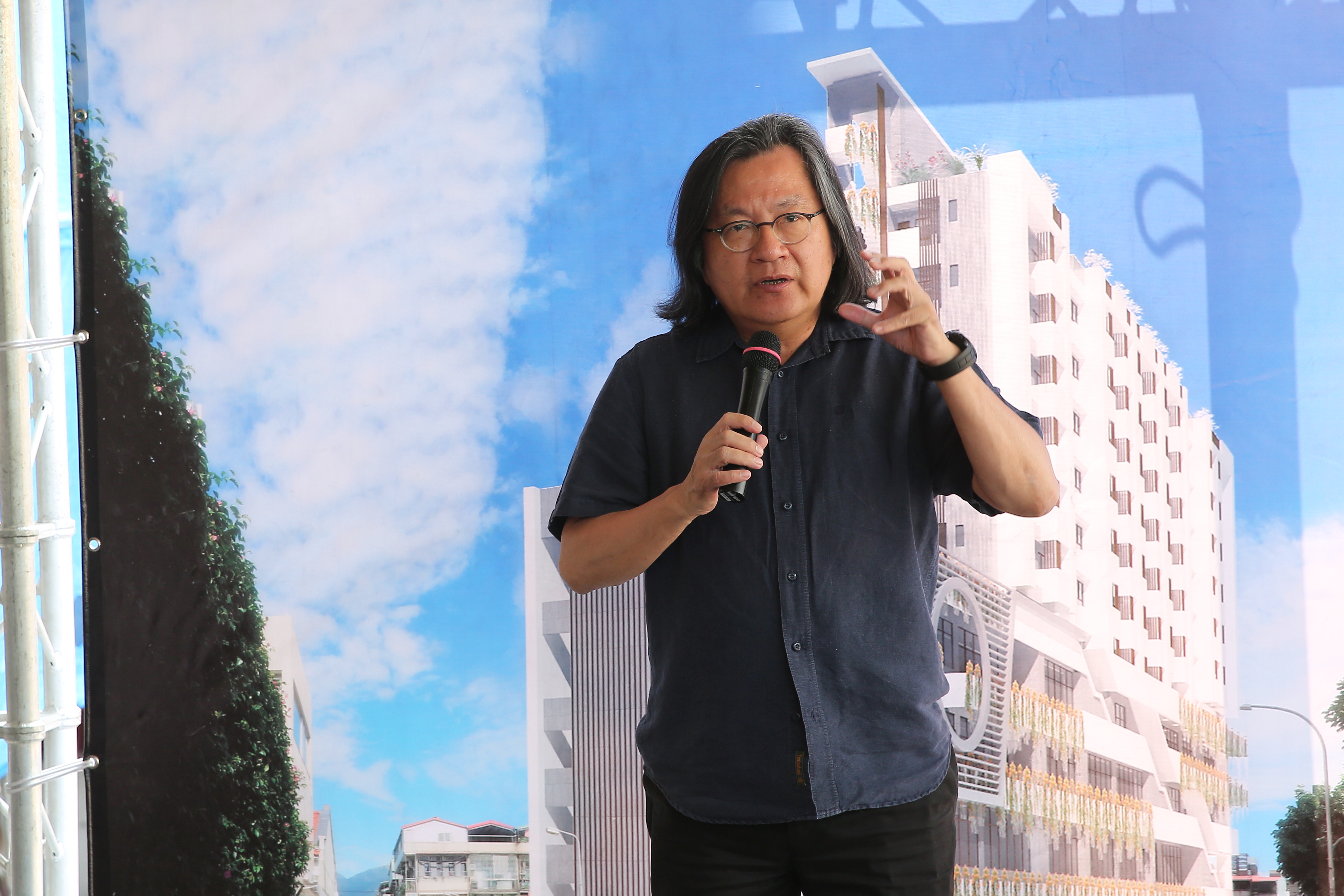 台北都發局長林洲民確定不續任，凌晨在自己臉書發文表示，自己是遭逼退。