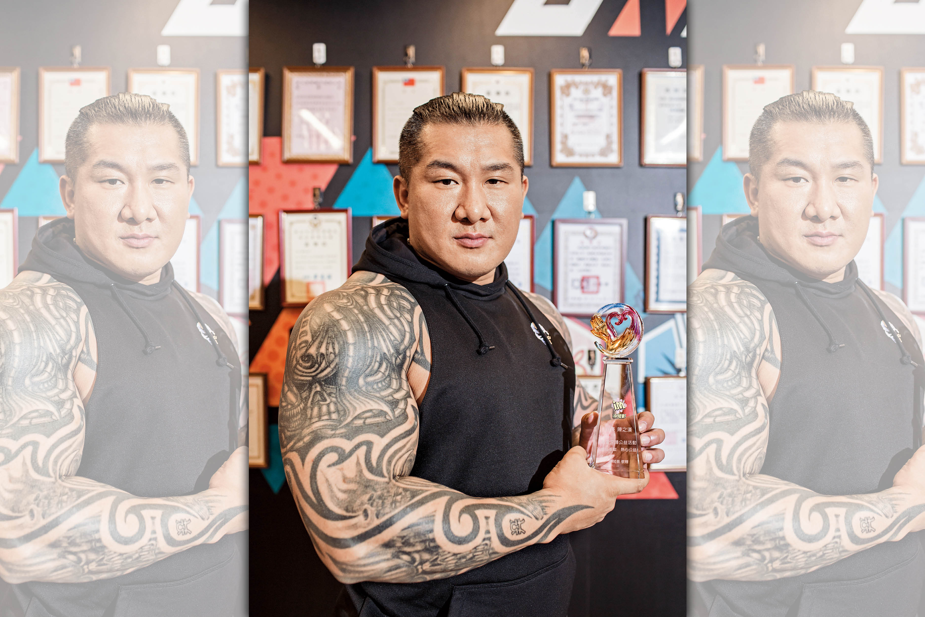 網紅館長「為愛深蹲」影片獲得iM短影最高點閱率，平台頒發「無私奉獻獎」。