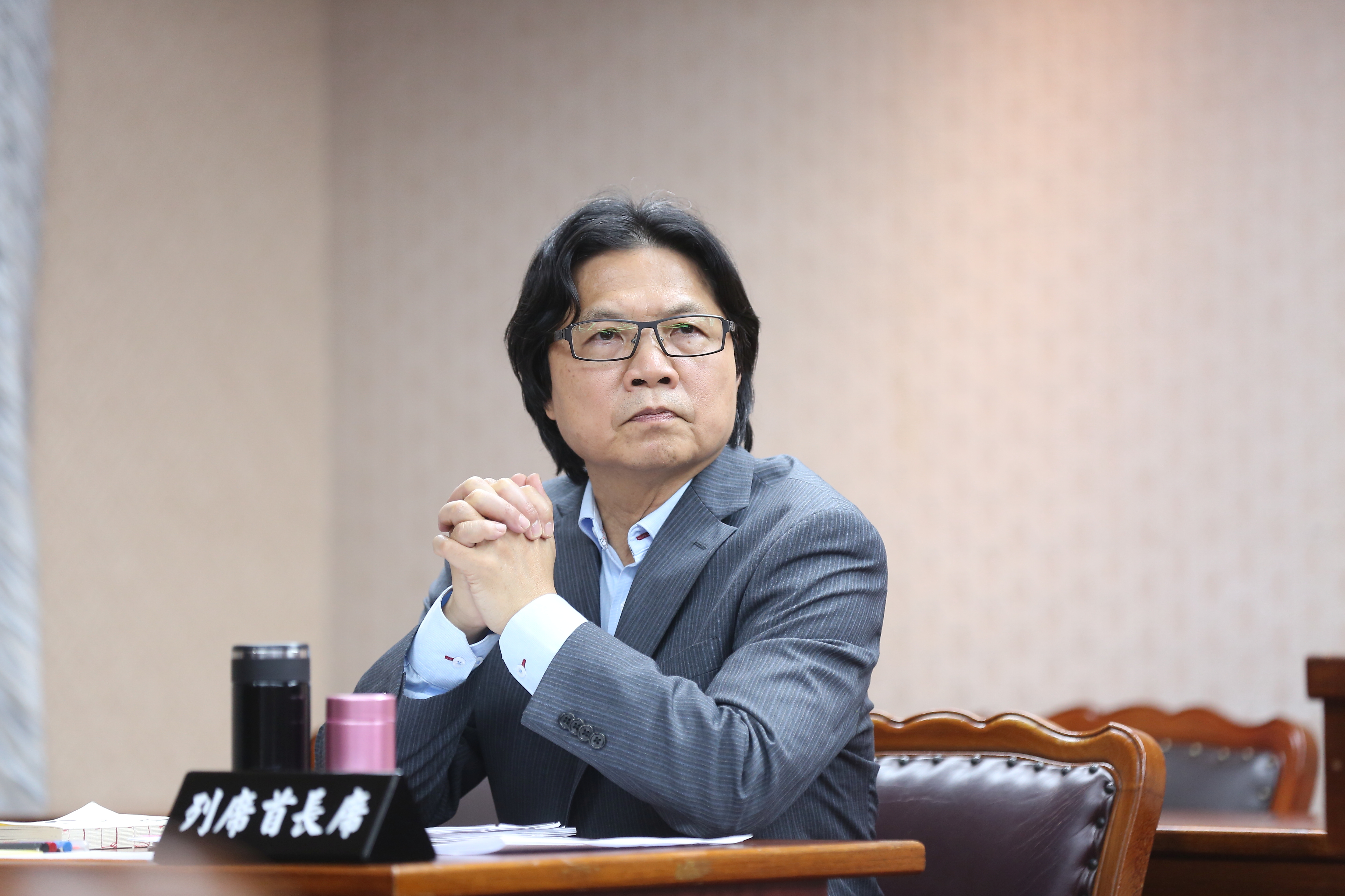 教育部長葉俊榮昨日召開記者會，對外宣布對台大遴選委員會的決議勉予核定。