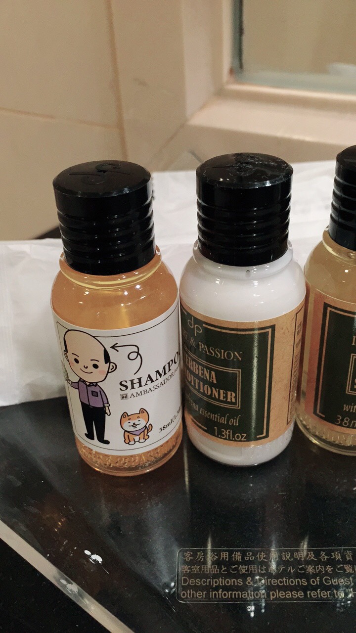 韓國瑜就職，高雄飯店贈送住宿紀念品，禿子洗髮精讓房客傻眼 （網友提供）