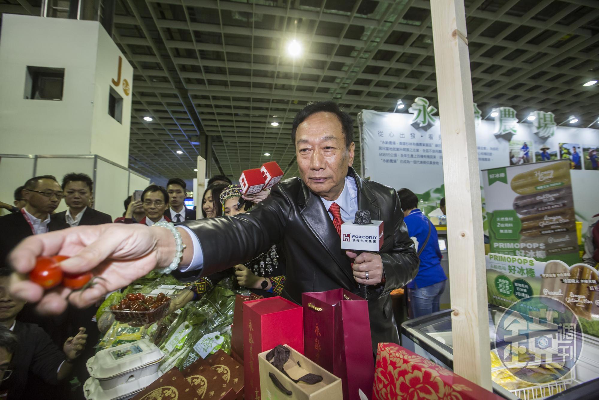 鴻海採購500萬高雄農特產品,轉贈當地教育機構,並強調會持續深耕高雄。