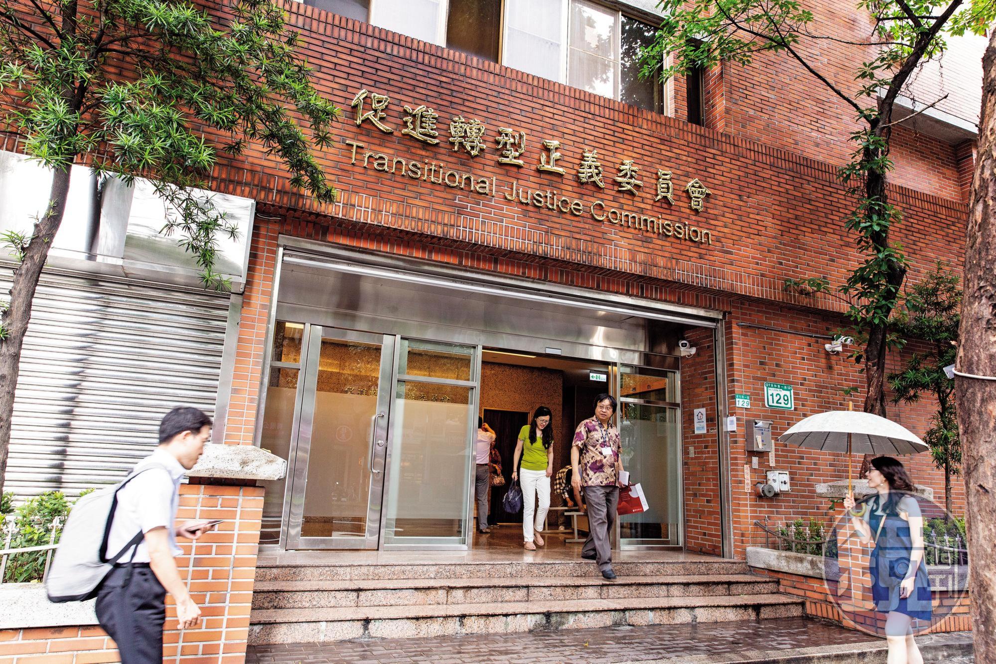 促轉會主委跑了,代理主委楊翠卻打算改鈔改幣、搬銅像、改紀念堂性質,抹掉老蔣圖騰,給民進黨政府找麻煩。