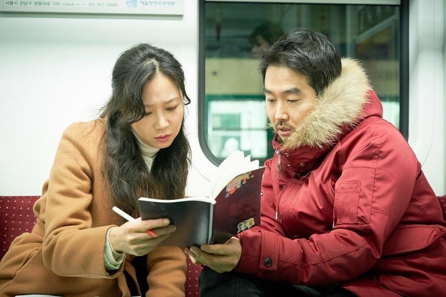孔曉振(右)與導演李權繼《女高怪談2鬼戀人》後,相隔19年才再合作電影《鎖命危機》。(采昌國際多媒體提供)