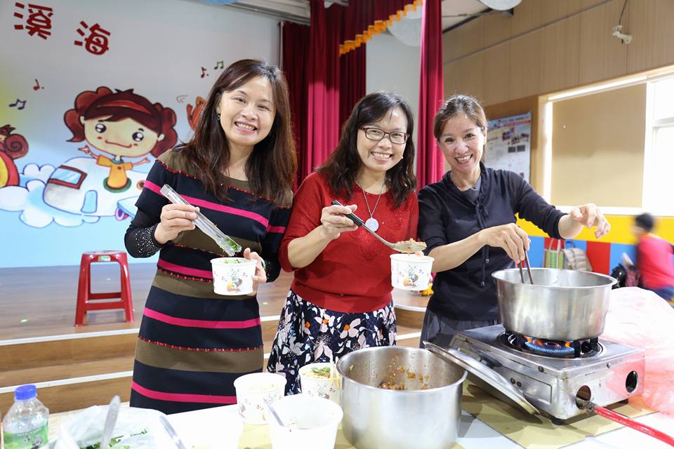 黃木姻不只鼓勵黃雙芝做破酥包,至今仍經常利用演講場合幫忙推銷破酥包。(黃木姻臉書)