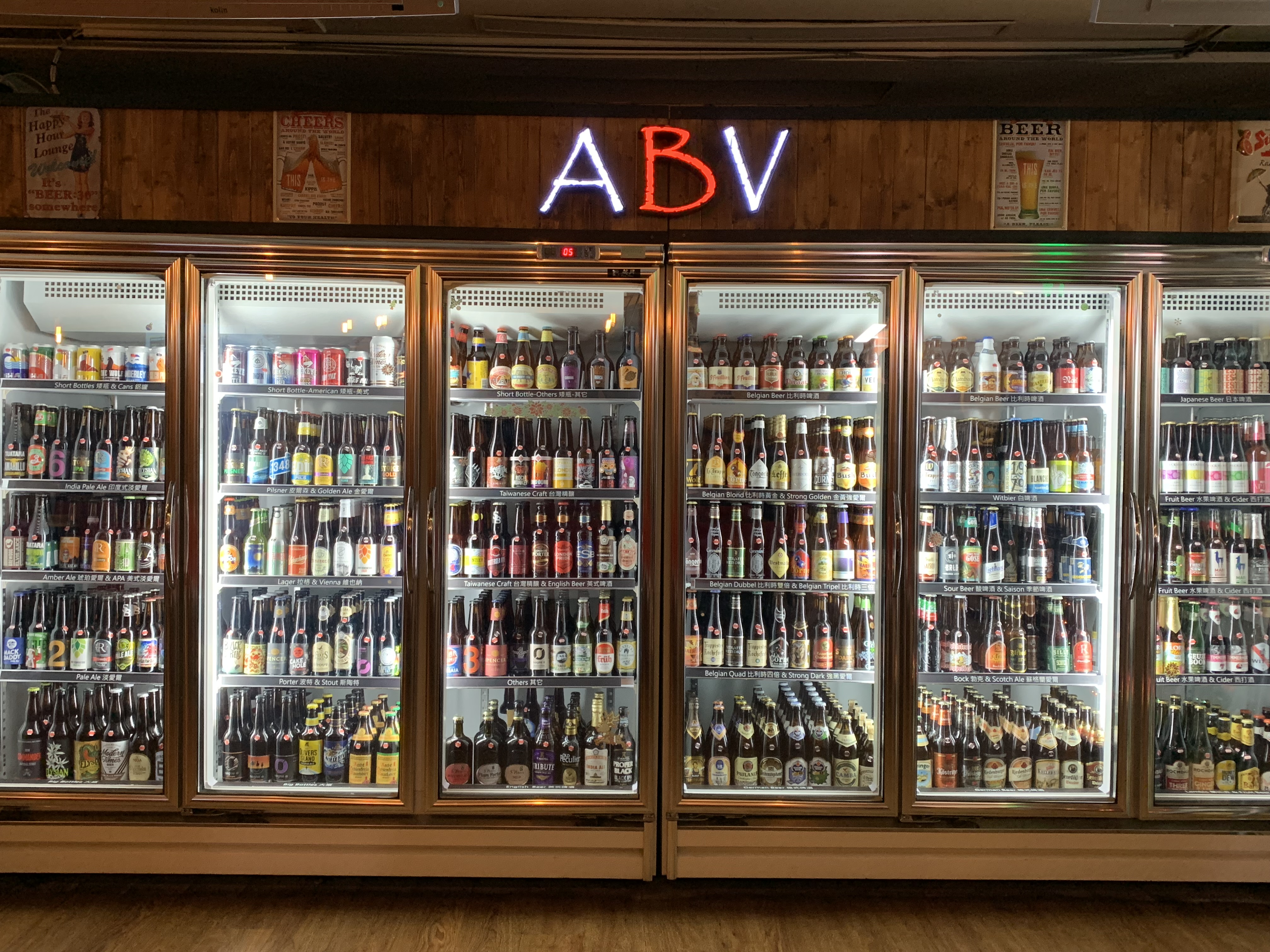 「ABV Bar & Kitchen地中海餐酒館」提供超過300款精釀啤酒，還新推出14道克羅埃西亞風格料理。