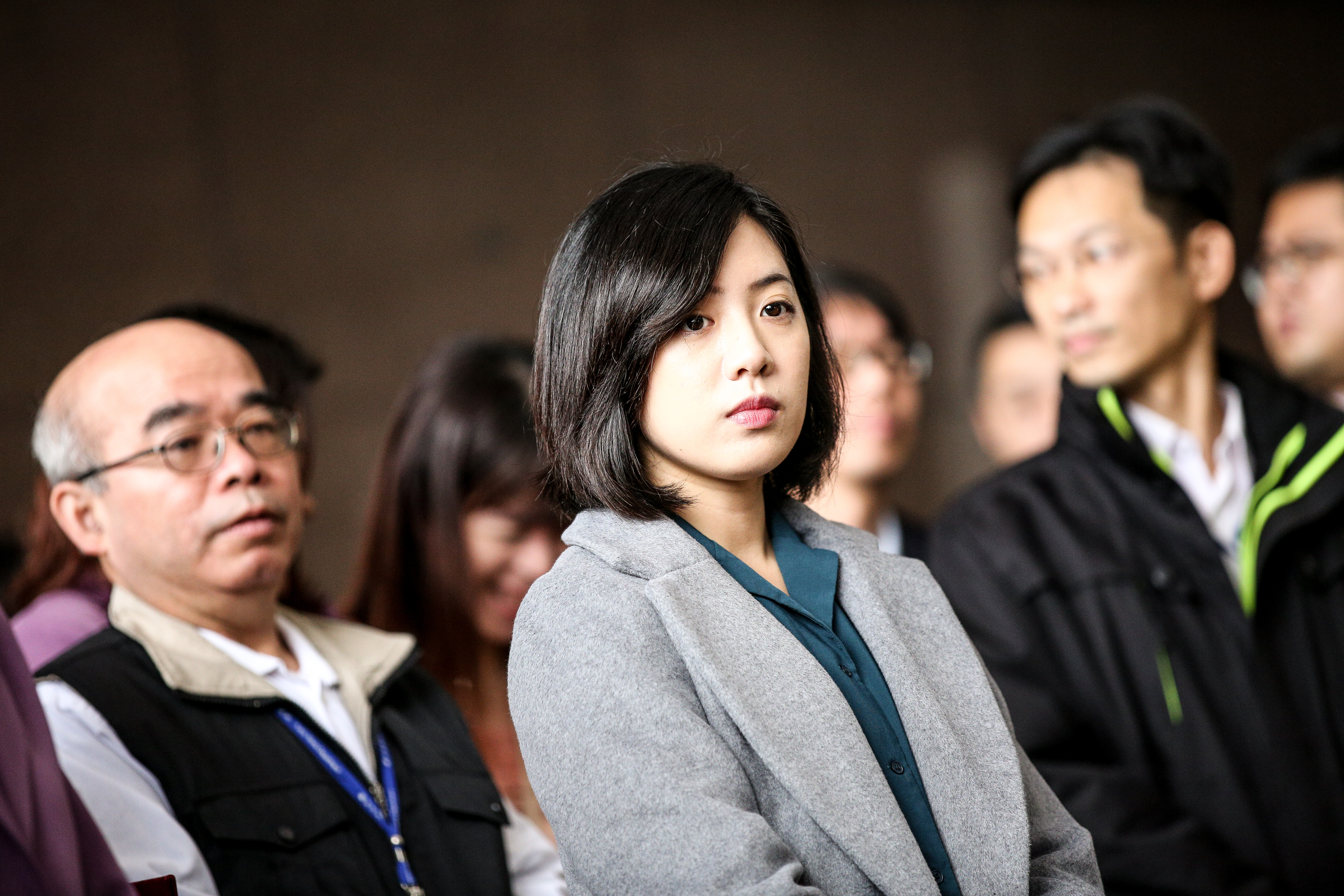 因一日幕僚而爆紅的學姐黃瀞瑩，在柯文哲競選過程中扮演重要角色，順利連任後更接下副發言人一職。